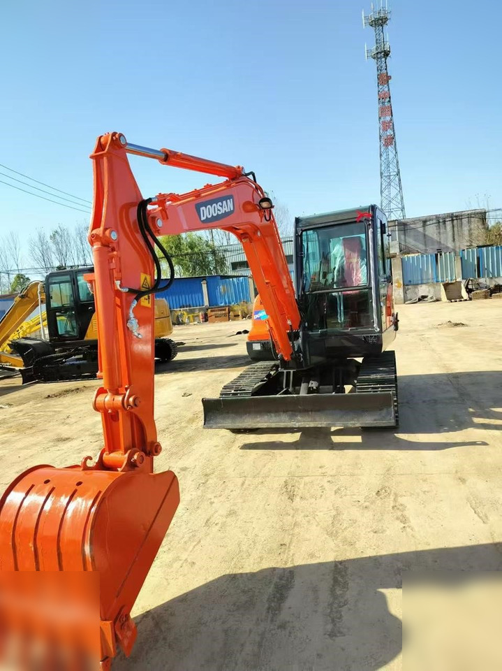 DOOSAN DX60-9C - Bager guseničar: slika 4 DOOSAN DX60-9C - Bager guseničar: slika 4