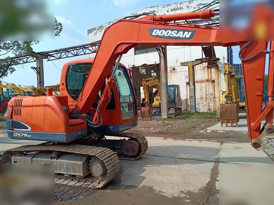 DOOSAN DX75-9C - Bager guseničar: slika 2 DOOSAN DX75-9C - Bager guseničar: slika 2