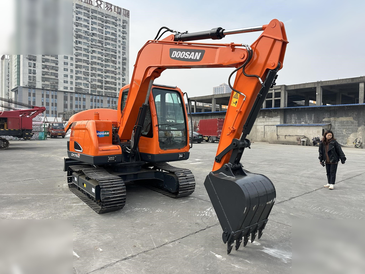 DOOSAN DX75-9CN - Bager guseničar: slika 3 DOOSAN DX75-9CN - Bager guseničar: slika 3