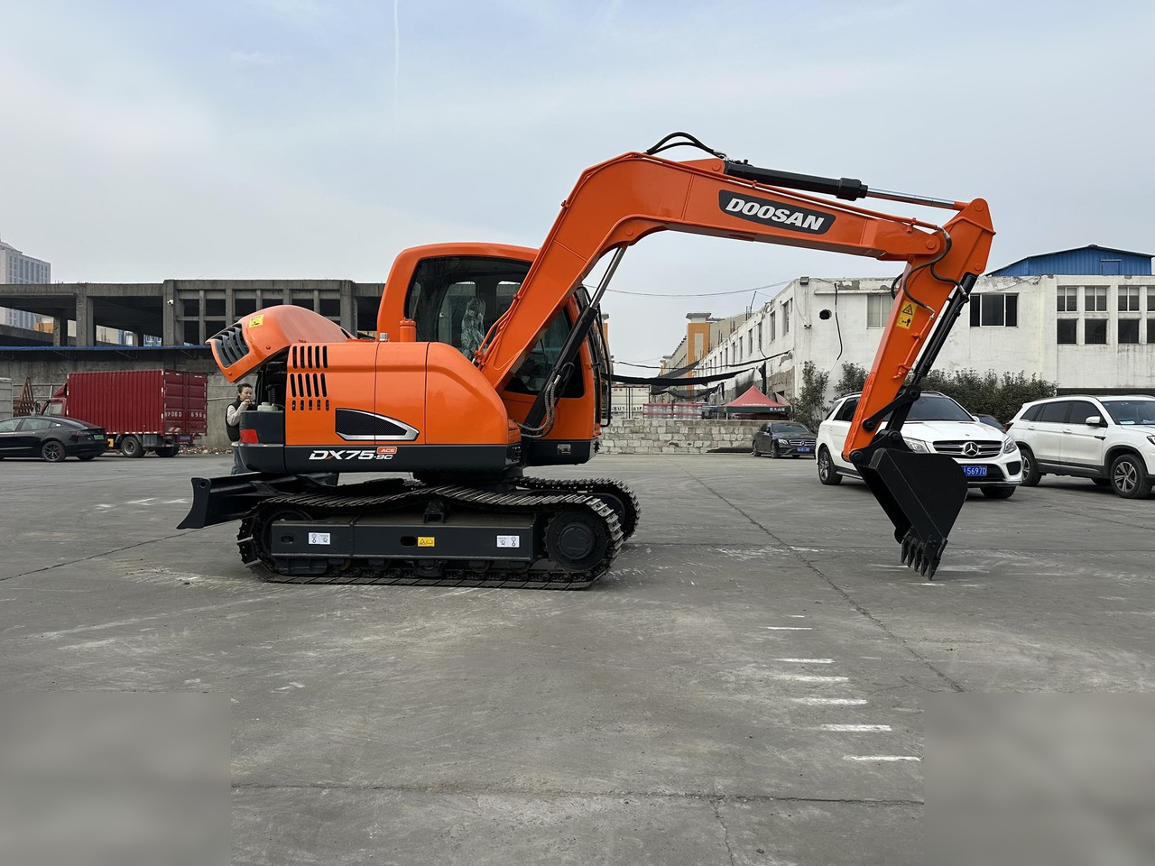 DOOSAN DX75-9CN - Bager guseničar: slika 2 DOOSAN DX75-9CN - Bager guseničar: slika 2