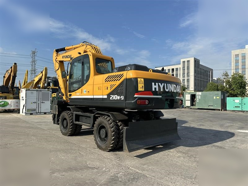 HYUNDAI ROBEX 210W-9 - Bager točkaš: slika 2 HYUNDAI ROBEX 210W-9 - Bager točkaš: slika 2