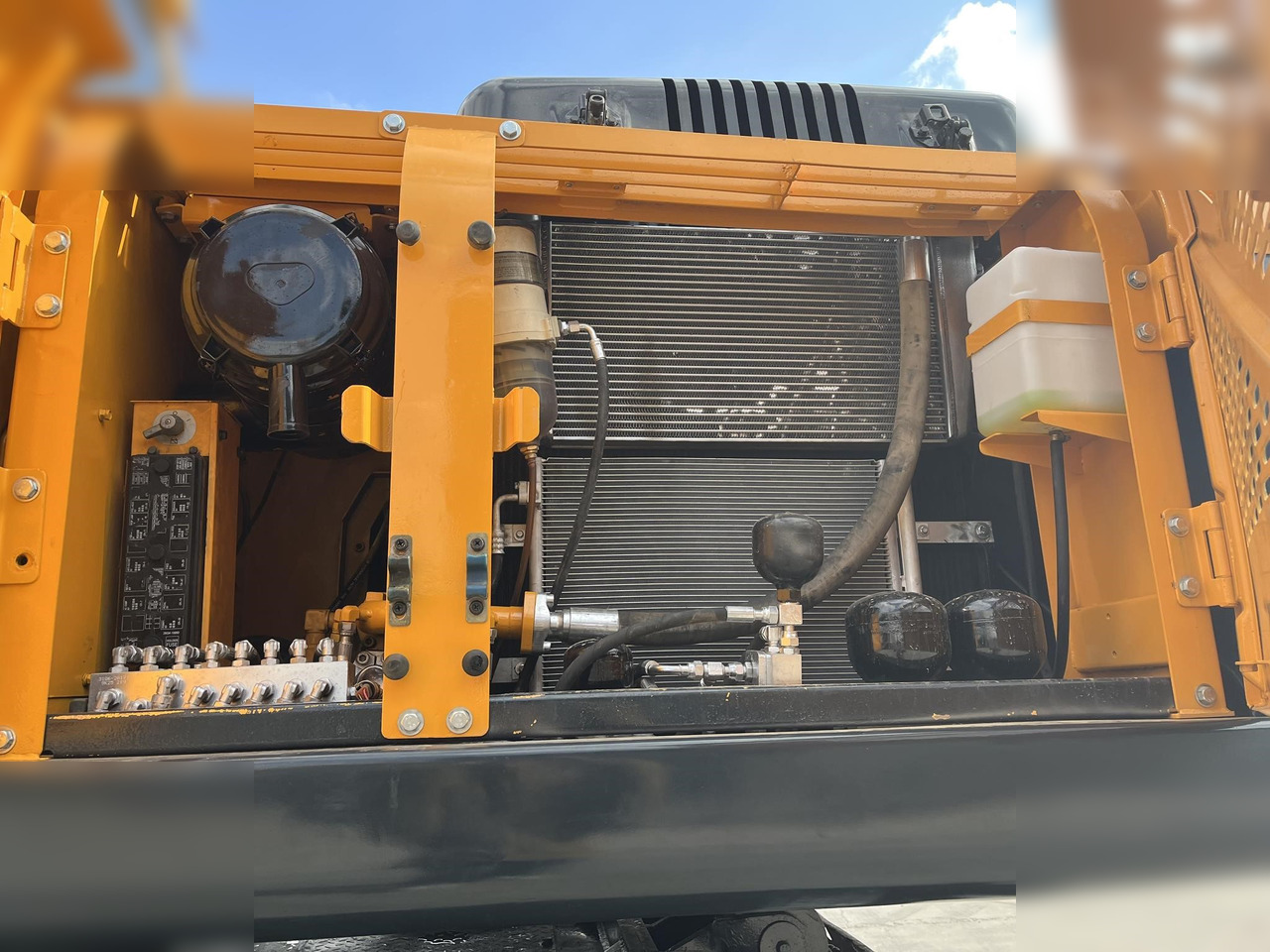 HYUNDAI ROBEX 210W-9 - Bager točkaš: slika 5 HYUNDAI ROBEX 210W-9 - Bager točkaš: slika 5