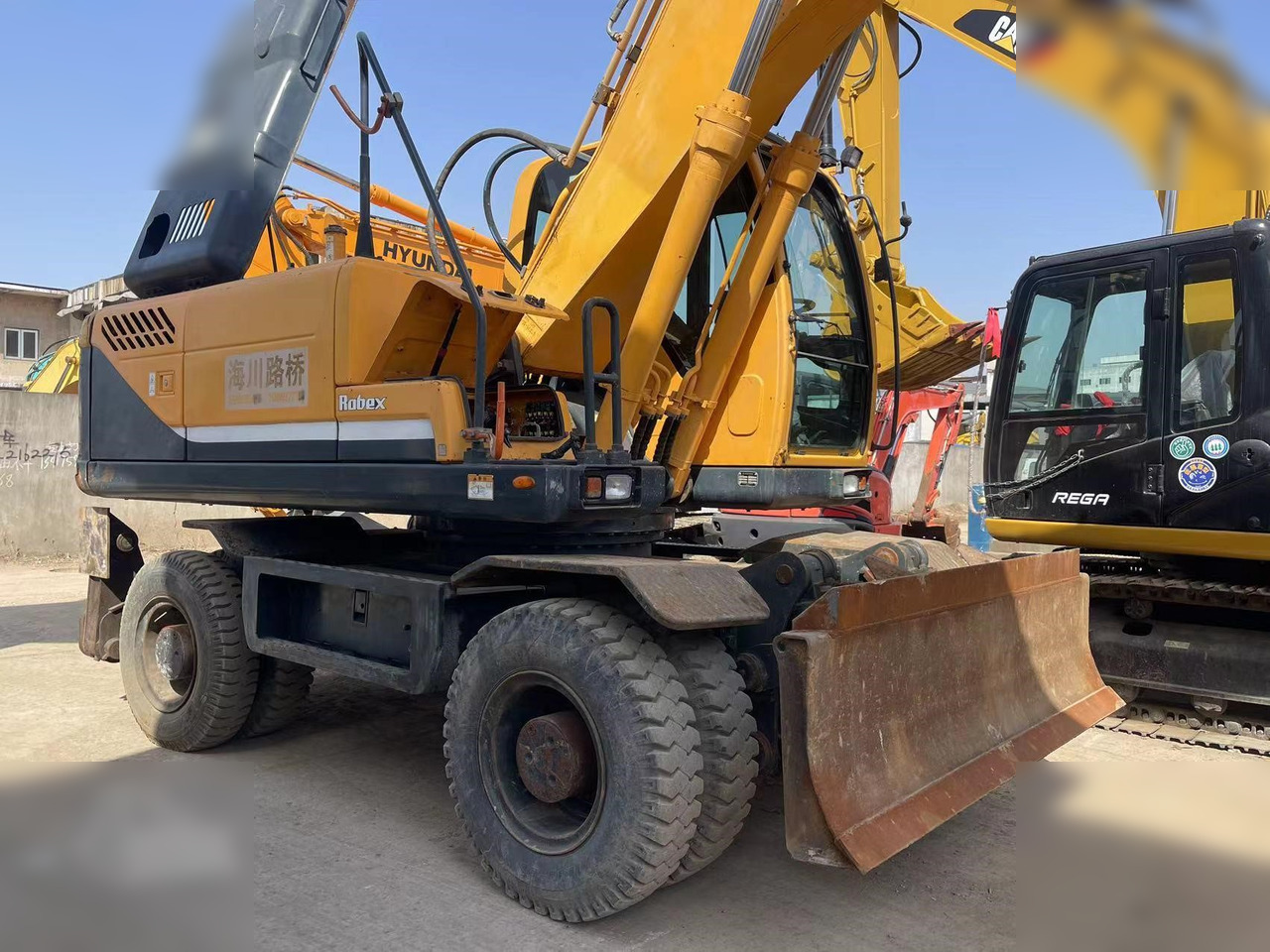 HYUNDAI ROBEX 210W-9 - Bager točkaš: slika 2 HYUNDAI ROBEX 210W-9 - Bager točkaš: slika 2