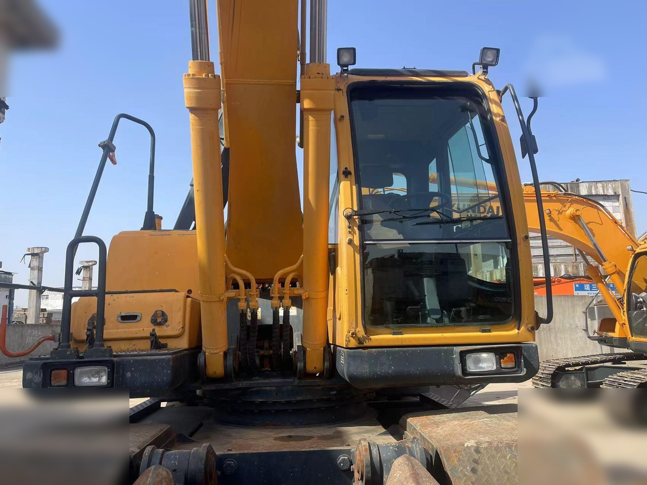 HYUNDAI ROBEX 210W-9 - Bager točkaš: slika 4 HYUNDAI ROBEX 210W-9 - Bager točkaš: slika 4