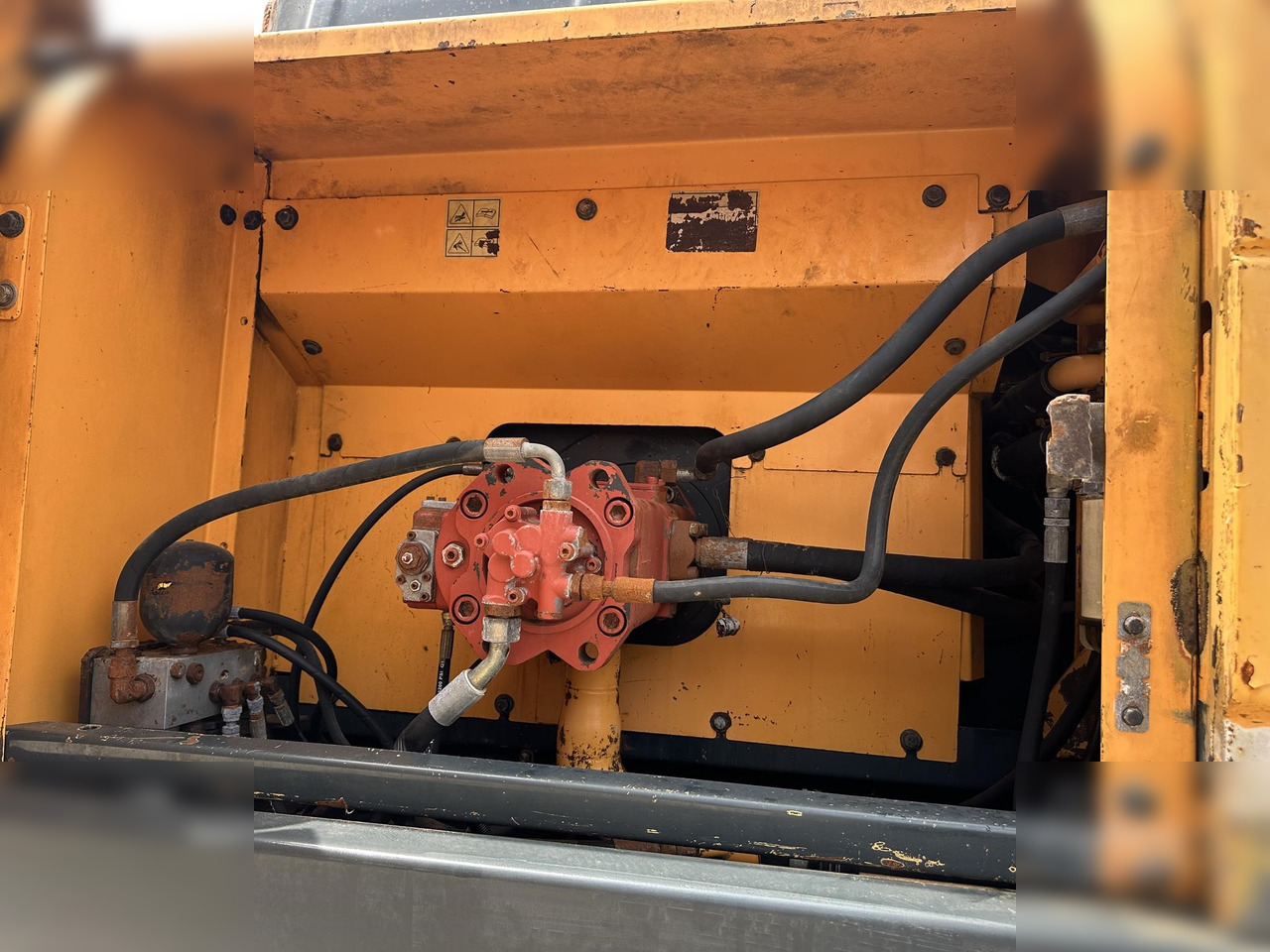 HYUNDAI ROBEX 305 LC-9T - Bager guseničar: slika 5 HYUNDAI ROBEX 305 LC-9T - Bager guseničar: slika 5