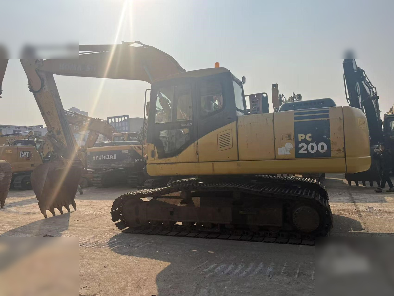KOMATSU PC220-7 - Bager guseničar: slika 1 KOMATSU PC220-7 - Bager guseničar: slika 1