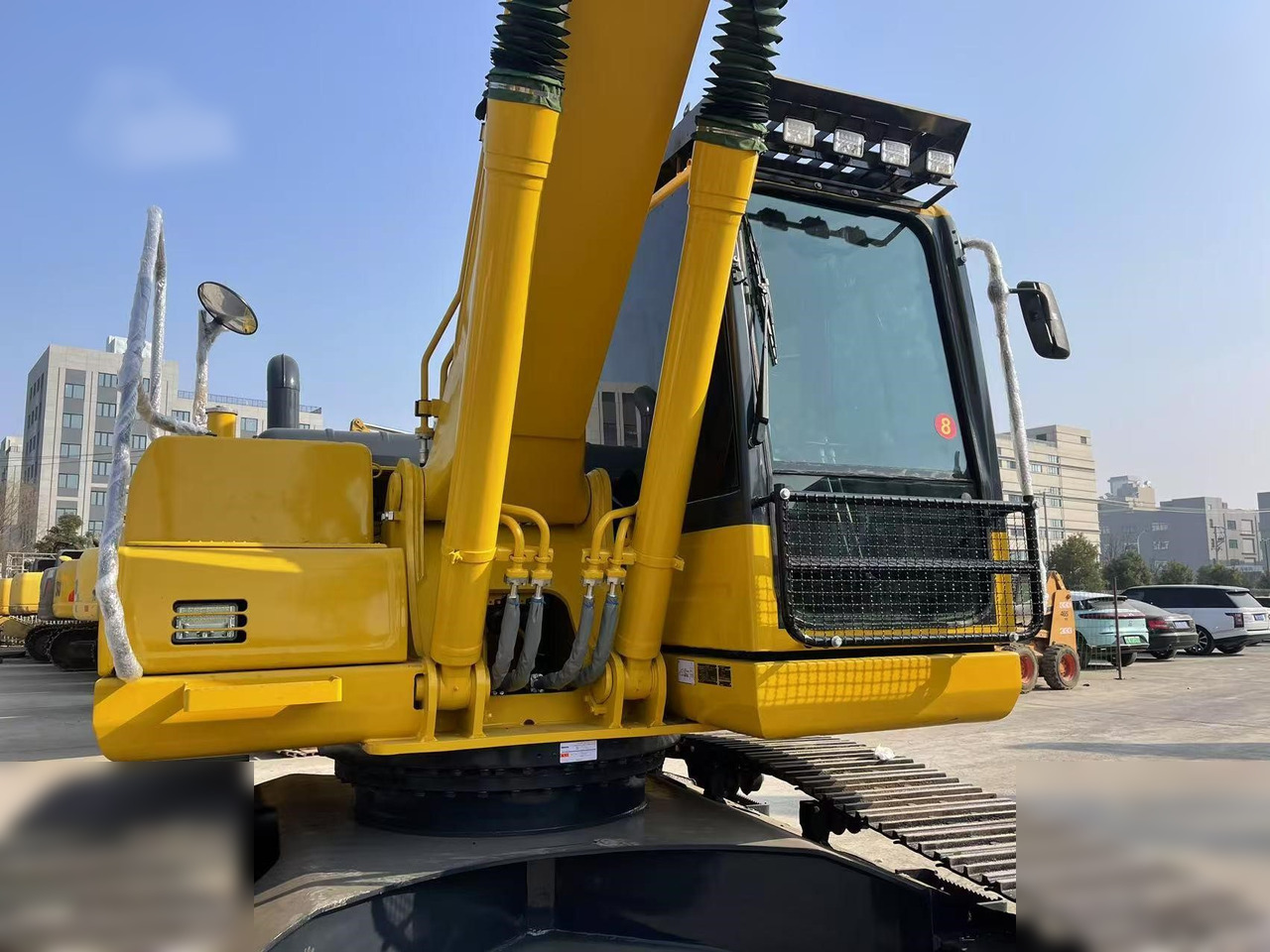 KOMATSU PC220-8 - Bager guseničar: slika 3 KOMATSU PC220-8 - Bager guseničar: slika 3