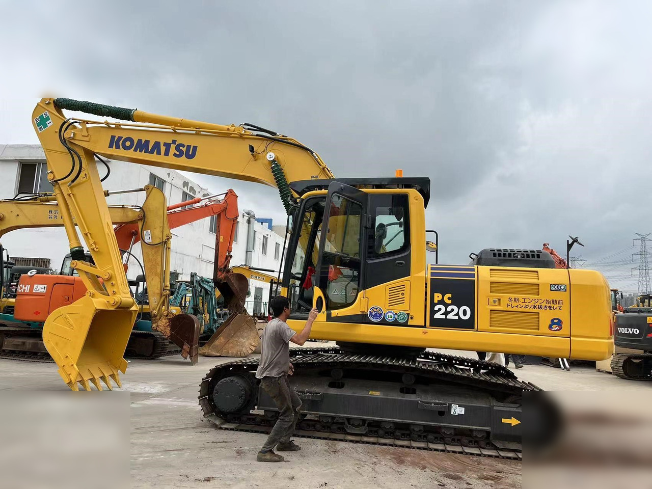 KOMATSU PC220-8 - Bager guseničar: slika 1 KOMATSU PC220-8 - Bager guseničar: slika 1