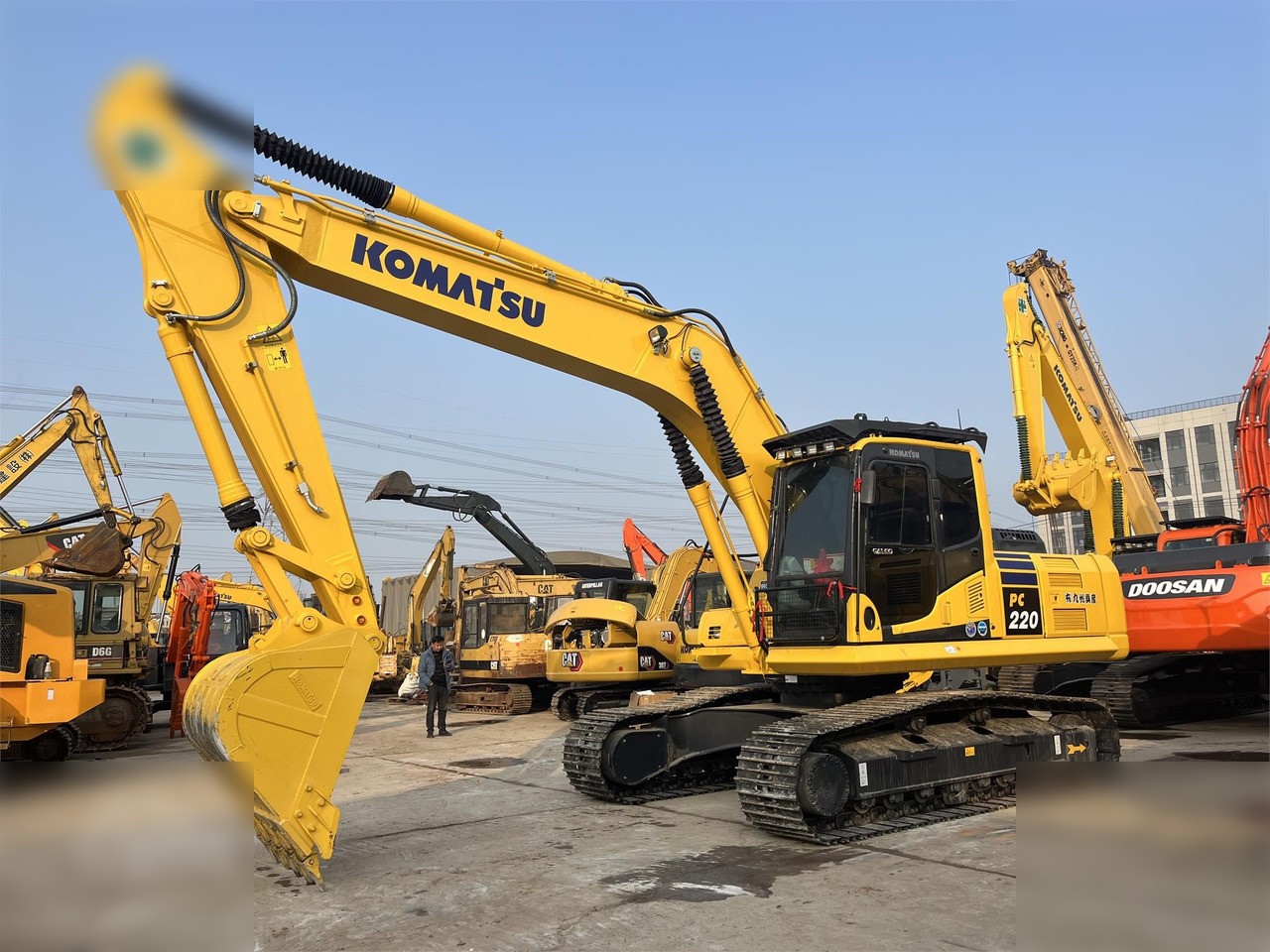 KOMATSU PC220-8M0 - Bager guseničar: slika 1 KOMATSU PC220-8M0 - Bager guseničar: slika 1