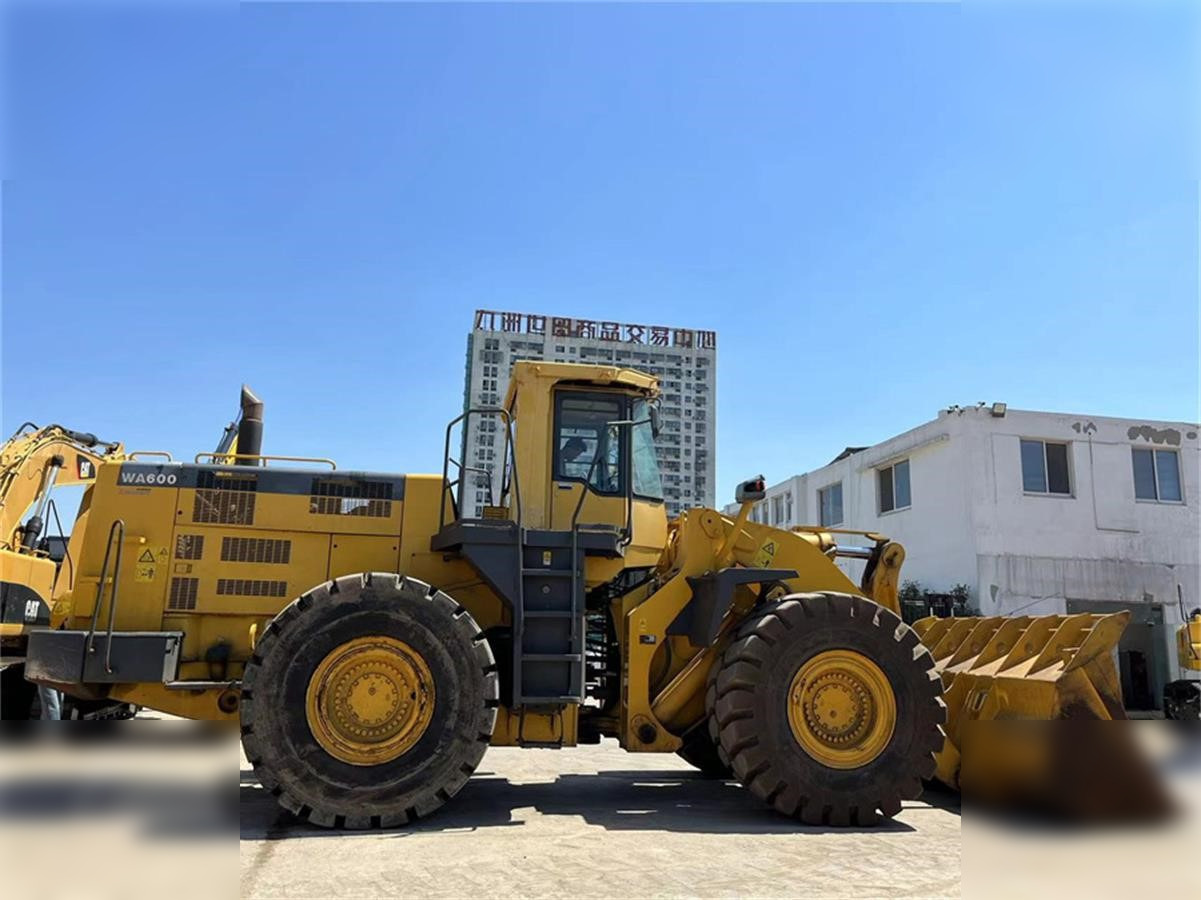 KOMATSU WA600-3 - Utovarivač točkaš: slika 2 KOMATSU WA600-3 - Utovarivač točkaš: slika 2