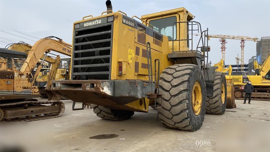 KOMATSU WA600-3 - Utovarivač točkaš: slika 2 KOMATSU WA600-3 - Utovarivač točkaš: slika 2