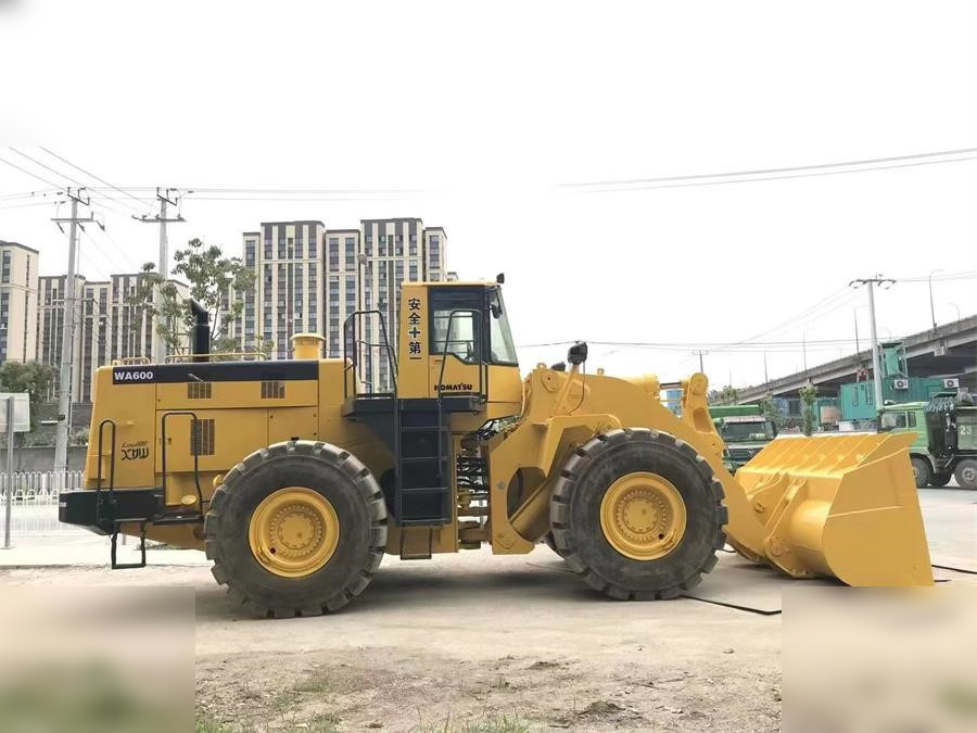 KOMATSU WA600-3 - Utovarivač točkaš: slika 1 KOMATSU WA600-3 - Utovarivač točkaš: slika 1