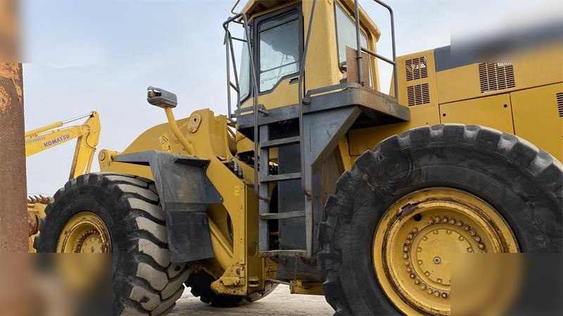 KOMATSU WA600-3 - Utovarivač točkaš: slika 4 KOMATSU WA600-3 - Utovarivač točkaš: slika 4