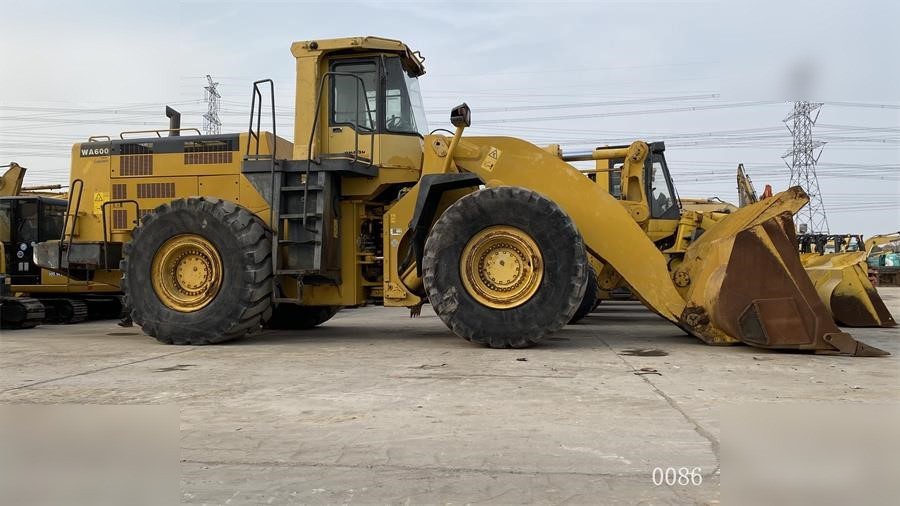 KOMATSU WA600-3 - Utovarivač točkaš: slika 1 KOMATSU WA600-3 - Utovarivač točkaš: slika 1