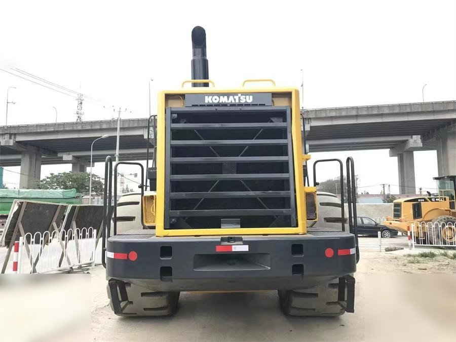 KOMATSU WA600-3 - Utovarivač točkaš: slika 4 KOMATSU WA600-3 - Utovarivač točkaš: slika 4