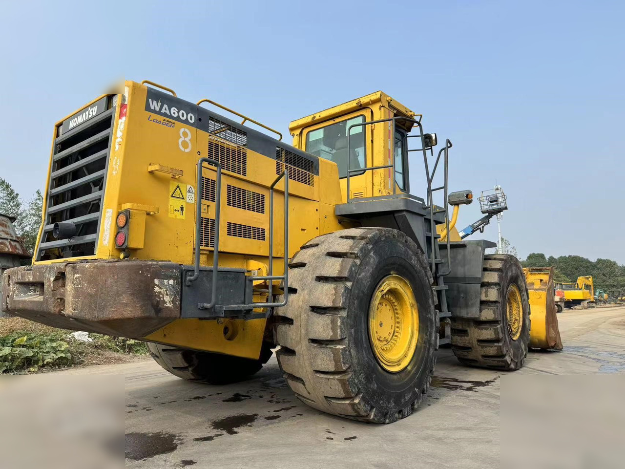 KOMATSU WA600-3 - Utovarivač točkaš: slika 4 KOMATSU WA600-3 - Utovarivač točkaš: slika 4