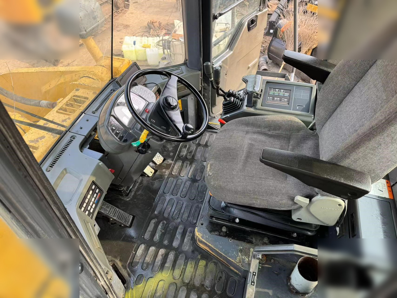Utovarivač točkaš KOMATSU WA600-3: slika 8