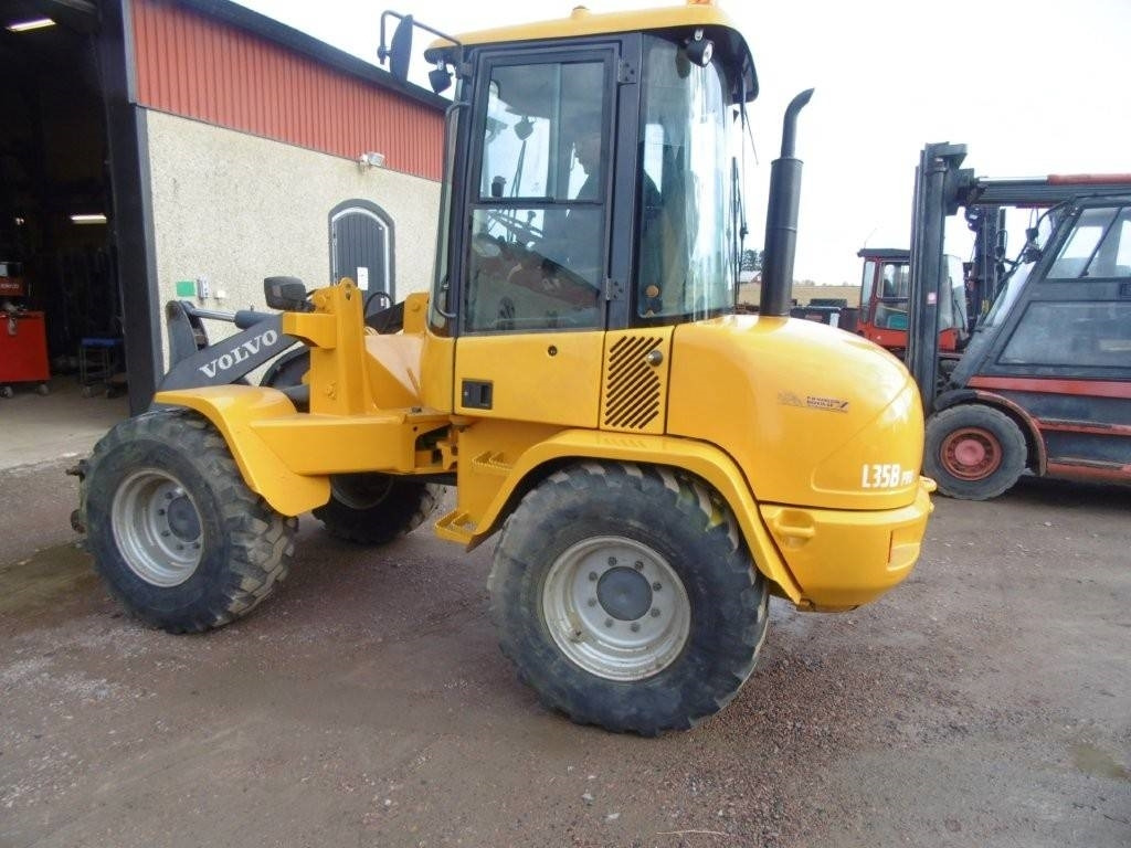 Volvo L 35 - Utovarivač točkaš: slika 4 Volvo L 35 - Utovarivač točkaš: slika 4