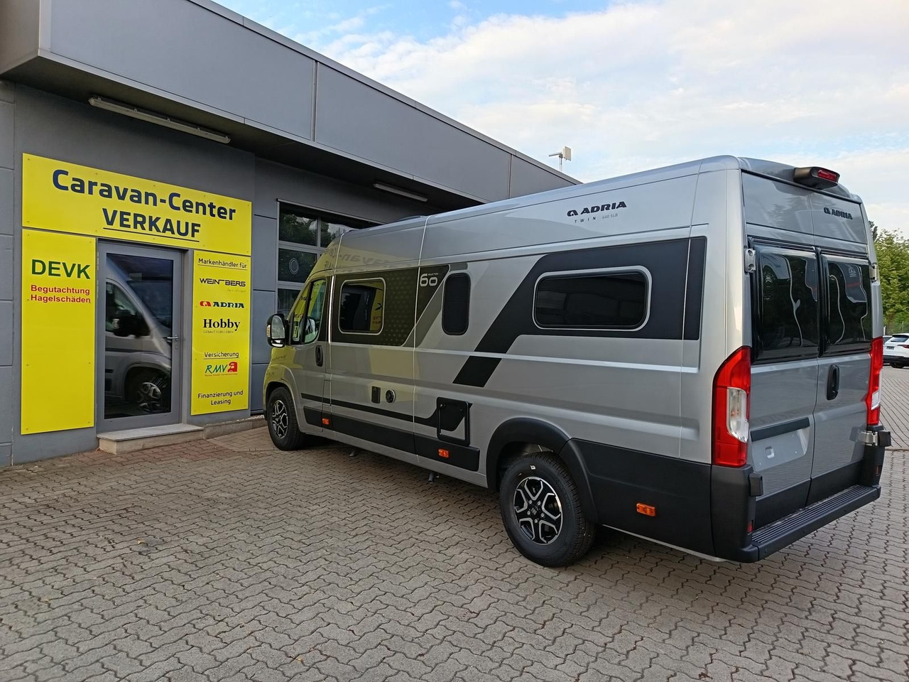 Adria Twin "60Y" 640 SLB*180 PS*4,25t MAXI*COMBI D 6E* - Kamp kombi: slika 5 Adria Twin "60Y" 640 SLB*180 PS*4,25t MAXI*COMBI D 6E* - Kamp kombi: slika 5