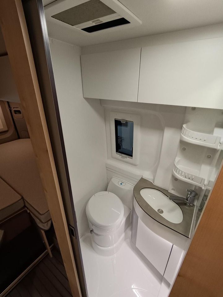 Lizing  Clever Runner Heavy Dangel 4x4*Truma C6 Diesel*Elektro* Clever Runner Heavy Dangel 4x4*Truma C6 Diesel*Elektro*: slika 18