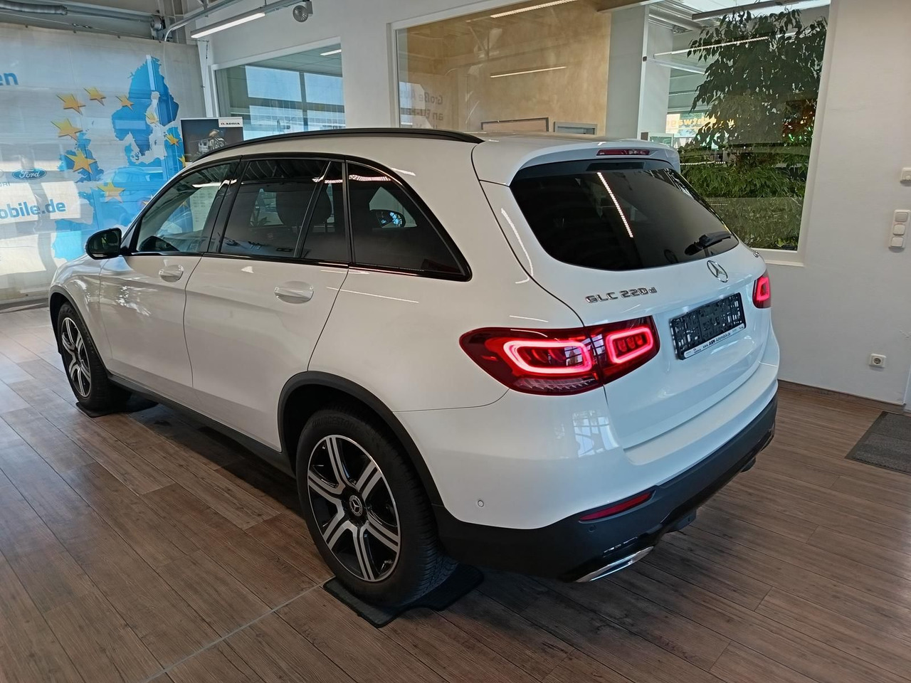 Mercedes-Benz GLC 220d AMG Line 4MATIC*AHK*NAVI*LED*R-KAM*DAB* - SUV: slika 4 Mercedes-Benz GLC 220d AMG Line 4MATIC*AHK*NAVI*LED*R-KAM*DAB* - SUV: slika 4