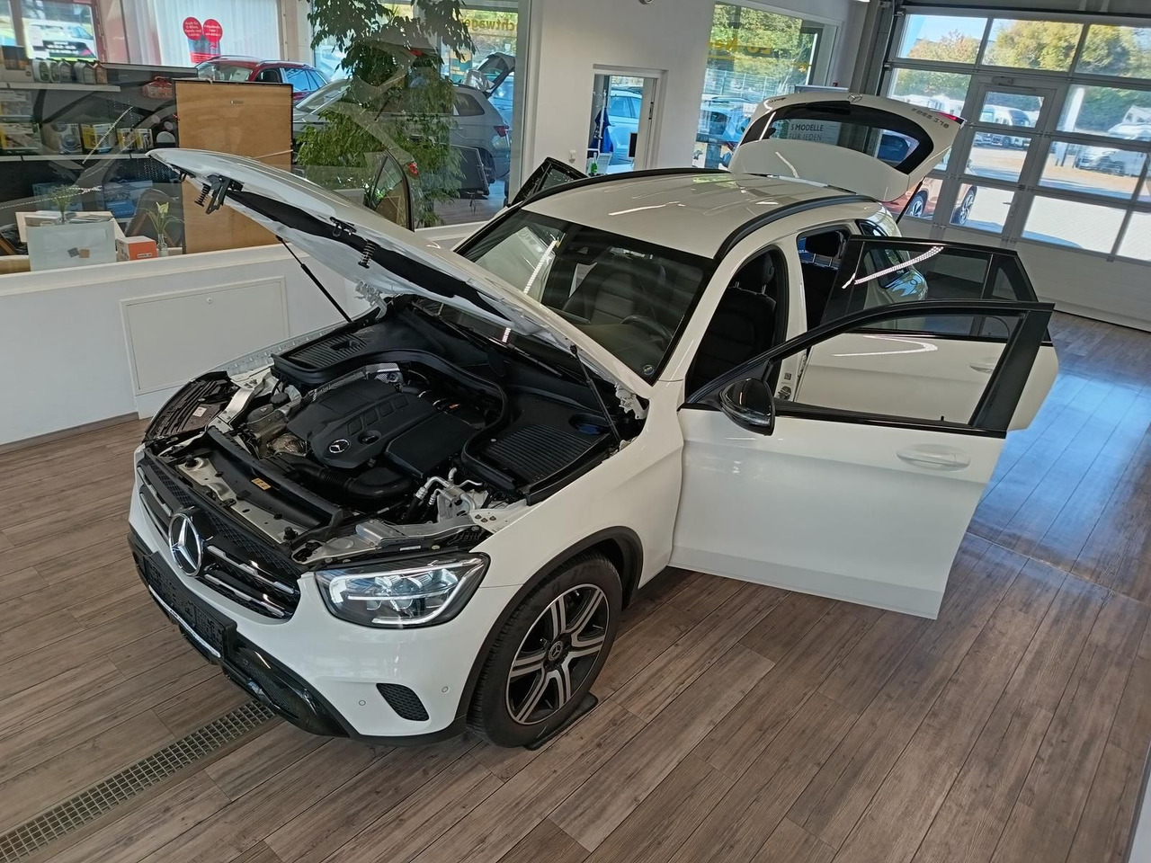 Mercedes-Benz GLC 220d AMG Line 4MATIC*AHK*NAVI*LED*R-KAM*DAB* - SUV: slika 2 Mercedes-Benz GLC 220d AMG Line 4MATIC*AHK*NAVI*LED*R-KAM*DAB* - SUV: slika 2