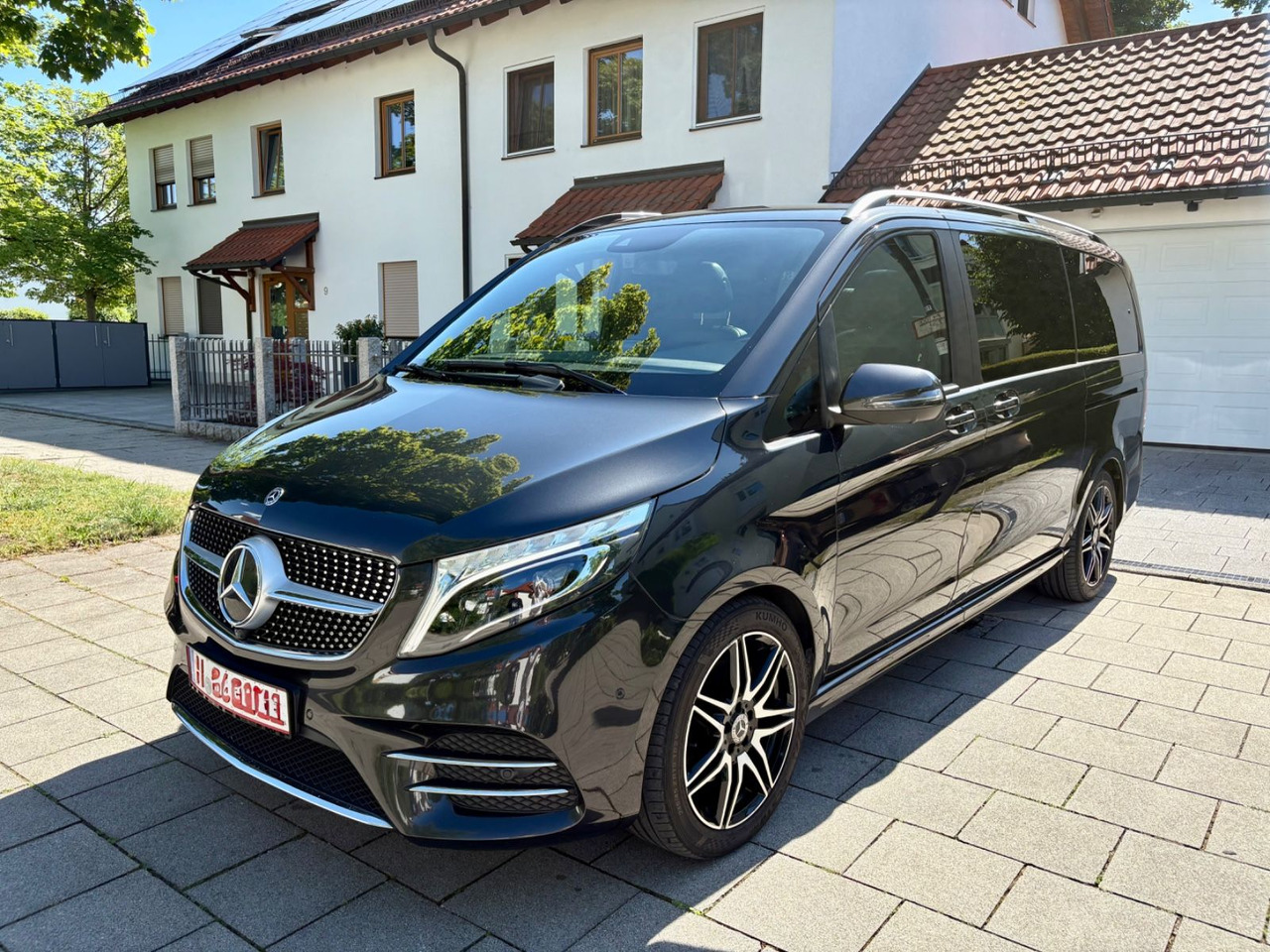 Mercedes-Benz V 300d 4M*AMG-Line*Exclusive*Luxus-Bus*Panorama* - Putnički kombi: slika 1 Mercedes-Benz V 300d 4M*AMG-Line*Exclusive*Luxus-Bus*Panorama* - Putnički kombi: slika 1