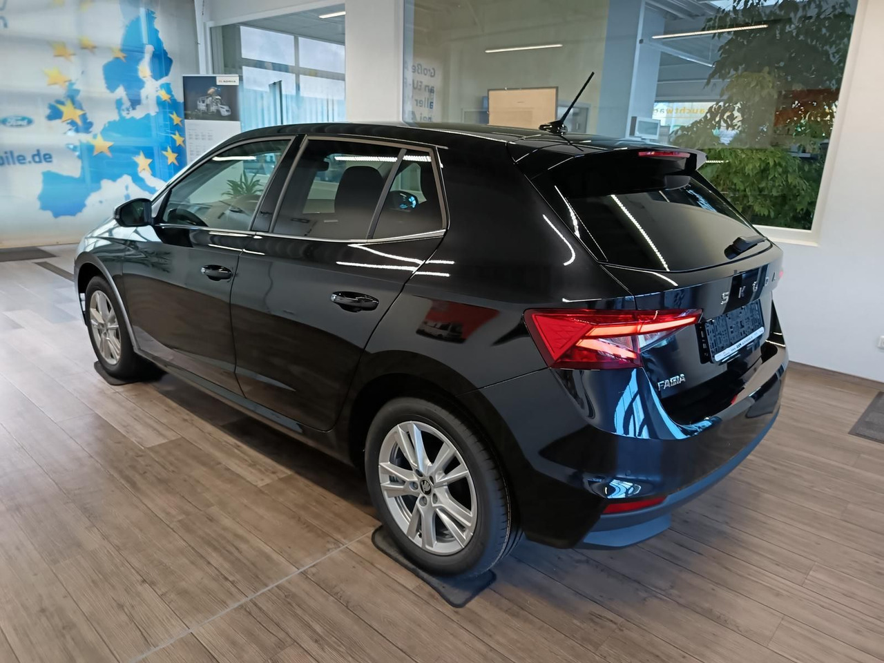 Skoda Fabia 130 Jahre 1,0 TSI*AHK-VORBER.*5J.GARANTIE* - Limuzina: slika 4 Skoda Fabia 130 Jahre 1,0 TSI*AHK-VORBER.*5J.GARANTIE* - Limuzina: slika 4