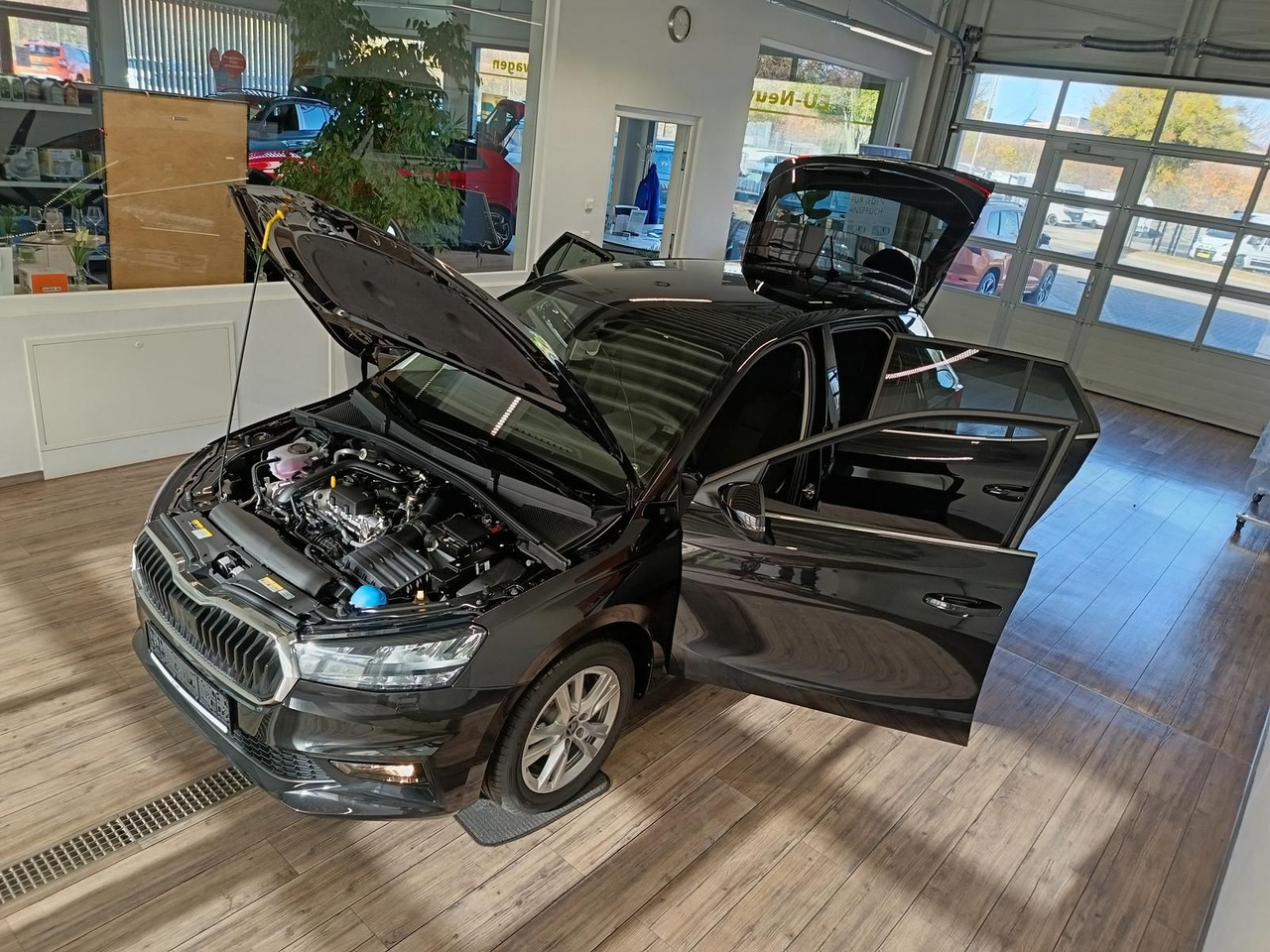 Skoda Fabia 130 Jahre 1,0 TSI*AHK-VORBER.*5J.GARANTIE* - Limuzina: slika 2 Skoda Fabia 130 Jahre 1,0 TSI*AHK-VORBER.*5J.GARANTIE* - Limuzina: slika 2