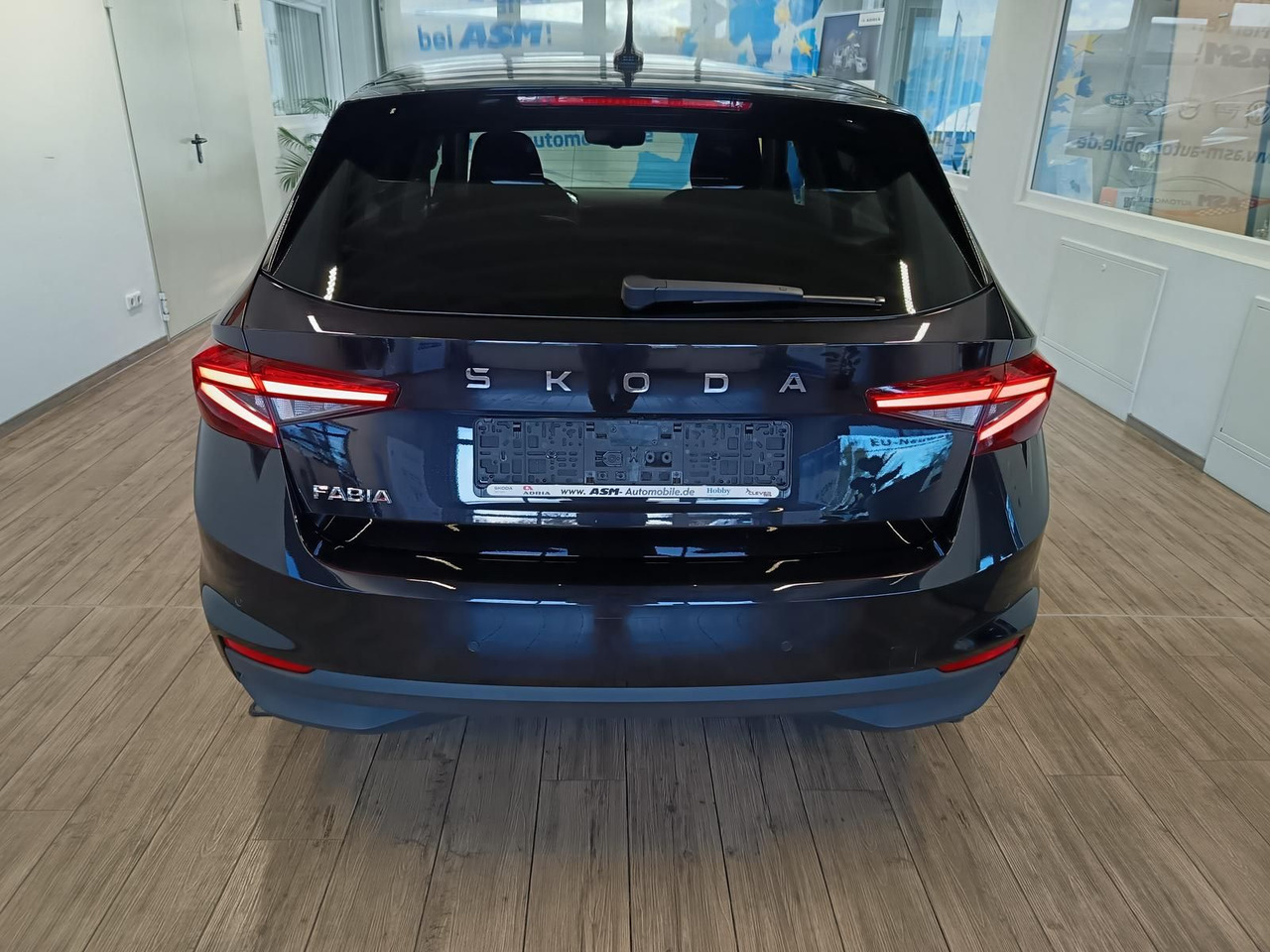 Skoda Fabia 130 Jahre 1,0 TSI*AHK-VORBER.*5J.GARANTIE* - Limuzina: slika 5 Skoda Fabia 130 Jahre 1,0 TSI*AHK-VORBER.*5J.GARANTIE* - Limuzina: slika 5