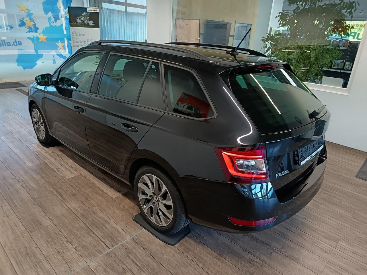 Skoda Fabia Ambition Combi 1,0 TSI*Bi-LED*NAVI*SHZ*DAB - Automobil: slika 4 Skoda Fabia Ambition Combi 1,0 TSI*Bi-LED*NAVI*SHZ*DAB - Automobil: slika 4