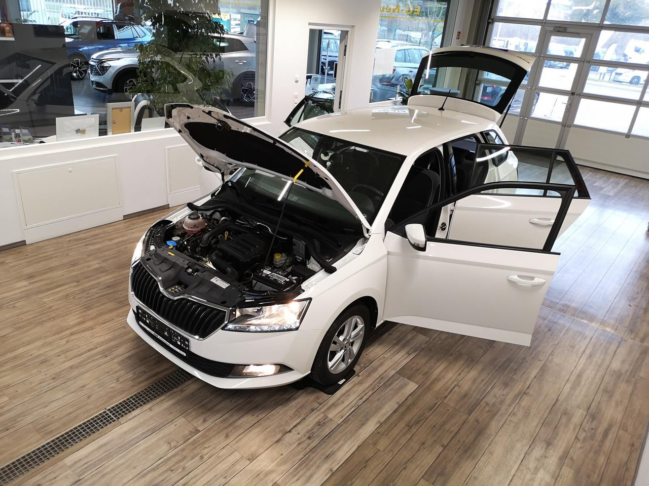 Skoda Fabia Combi Ambition 1.0TSI 81kW+R-KAM+PDC+KLIMA - Automobil: slika 5 Skoda Fabia Combi Ambition 1.0TSI 81kW+R-KAM+PDC+KLIMA - Automobil: slika 5