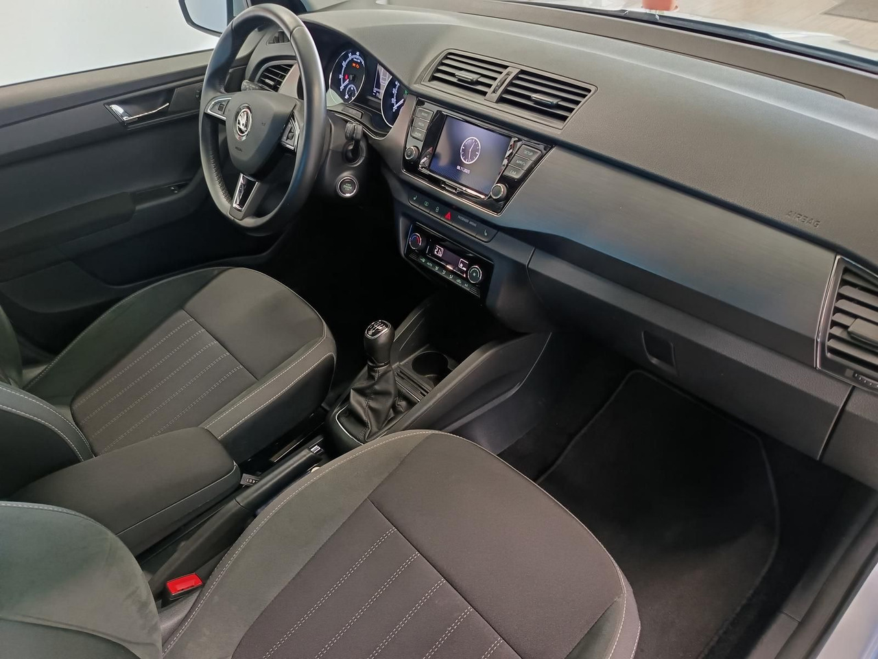 Karavan Skoda Fabia Combi Style 1.0 TSI*AHK*LED*R-KAM*PDC*SHZ*: slika 19 Karavan Skoda Fabia Combi Style 1.0 TSI*AHK*LED*R-KAM*PDC*SHZ*: slika 19