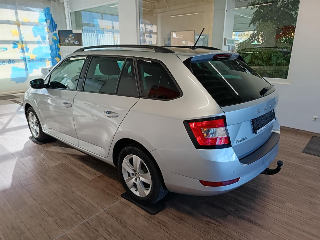 Skoda Fabia Combi Style 1.0 TSI*AHK*LED*R-KAM*PDC*SHZ* - Karavan: slika 4 Skoda Fabia Combi Style 1.0 TSI*AHK*LED*R-KAM*PDC*SHZ* - Karavan: slika 4