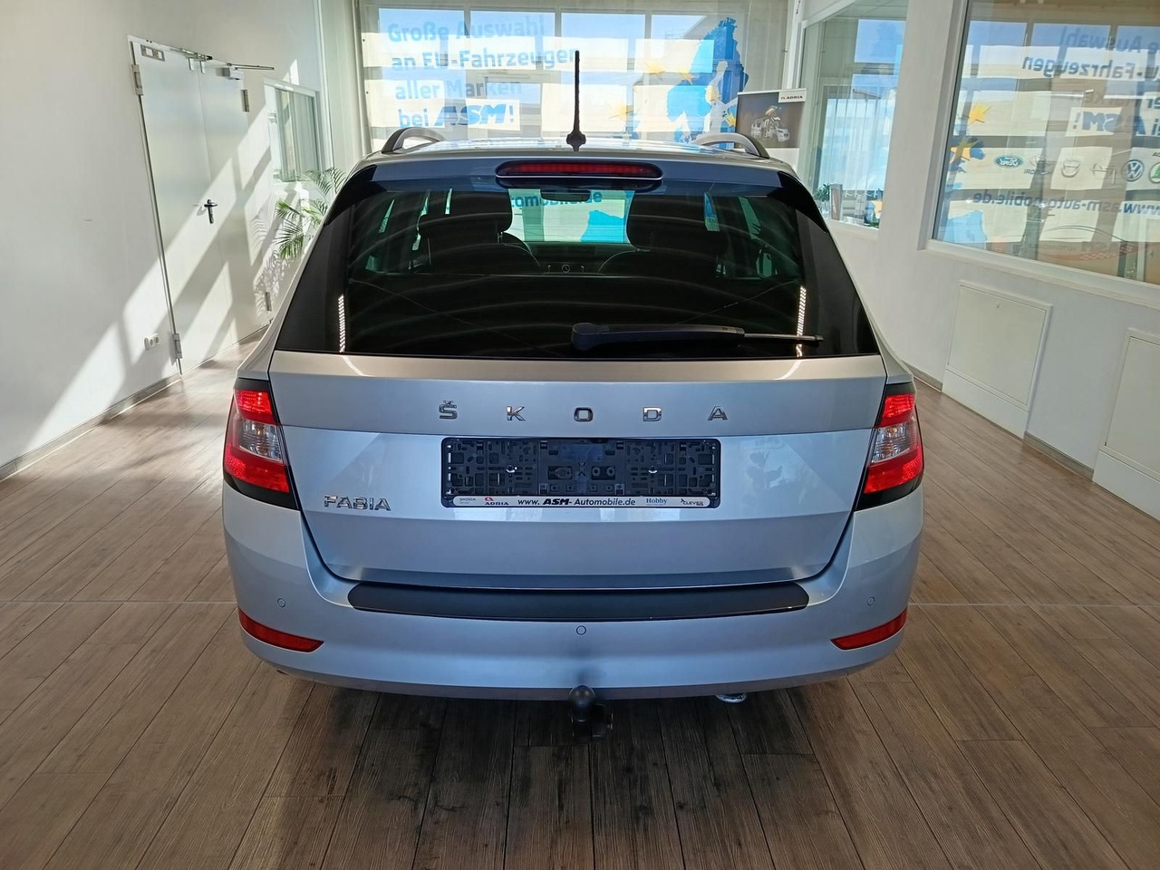 Skoda Fabia Combi Style 1.0 TSI*AHK*LED*R-KAM*PDC*SHZ* - Karavan: slika 5 Skoda Fabia Combi Style 1.0 TSI*AHK*LED*R-KAM*PDC*SHZ* - Karavan: slika 5