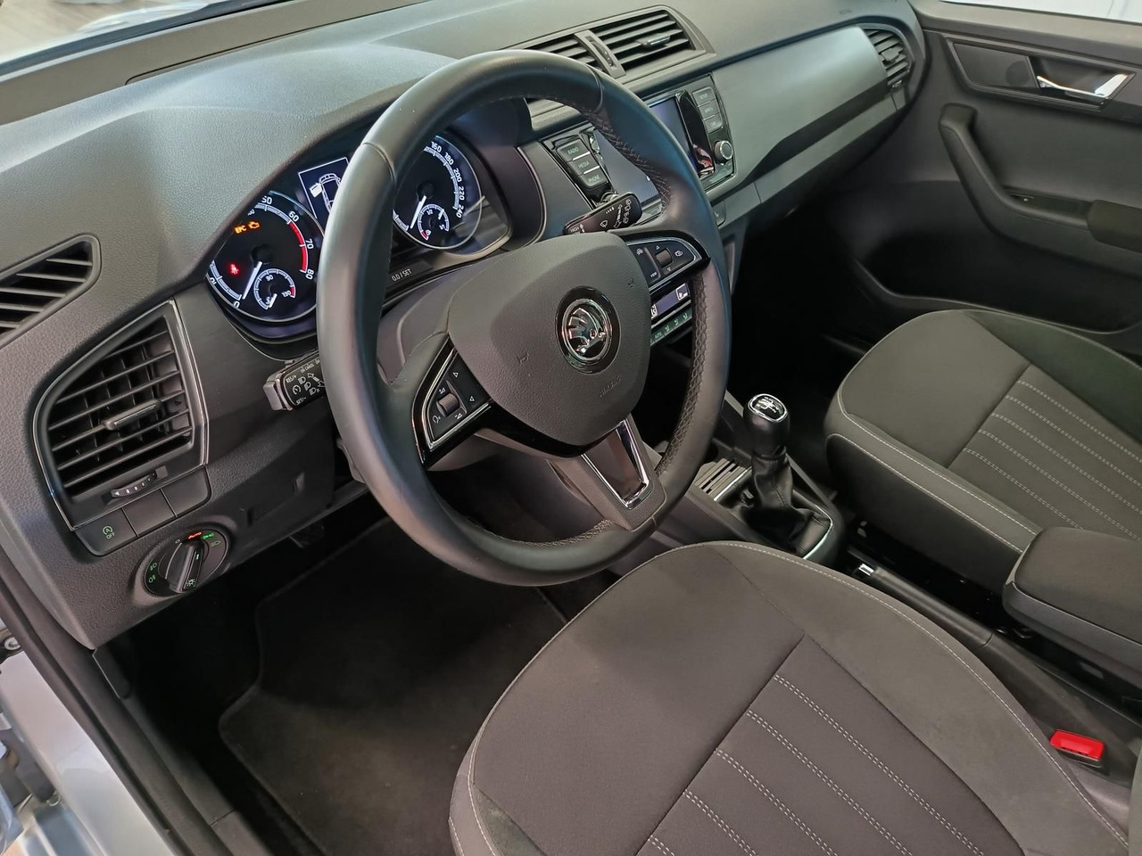 Karavan Skoda Fabia Combi Style 1.0 TSI*AHK*LED*R-KAM*PDC*SHZ*: slika 22 Karavan Skoda Fabia Combi Style 1.0 TSI*AHK*LED*R-KAM*PDC*SHZ*: slika 22