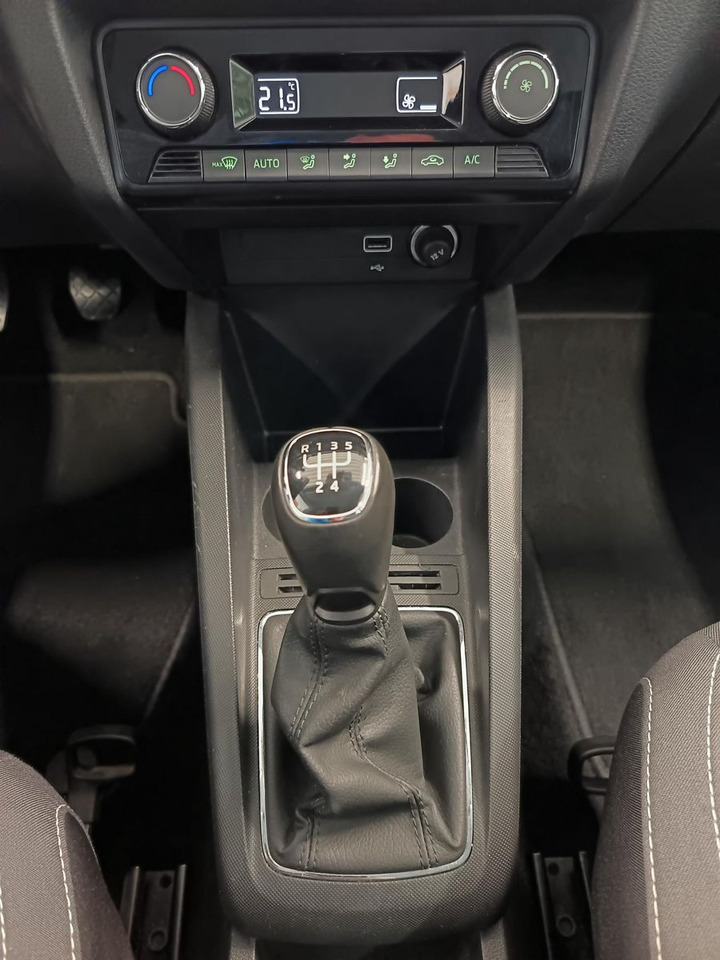 Karavan Skoda Fabia Combi Style 1.0 TSI*AHK*LED*R-KAM*PDC*SHZ*: slika 17 Karavan Skoda Fabia Combi Style 1.0 TSI*AHK*LED*R-KAM*PDC*SHZ*: slika 17