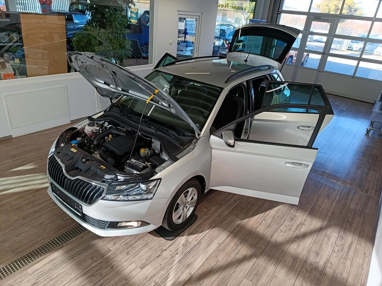 Skoda Fabia Combi Style 1.0 TSI*AHK*LED*R-KAM*PDC*SHZ* - Karavan: slika 2 Skoda Fabia Combi Style 1.0 TSI*AHK*LED*R-KAM*PDC*SHZ* - Karavan: slika 2