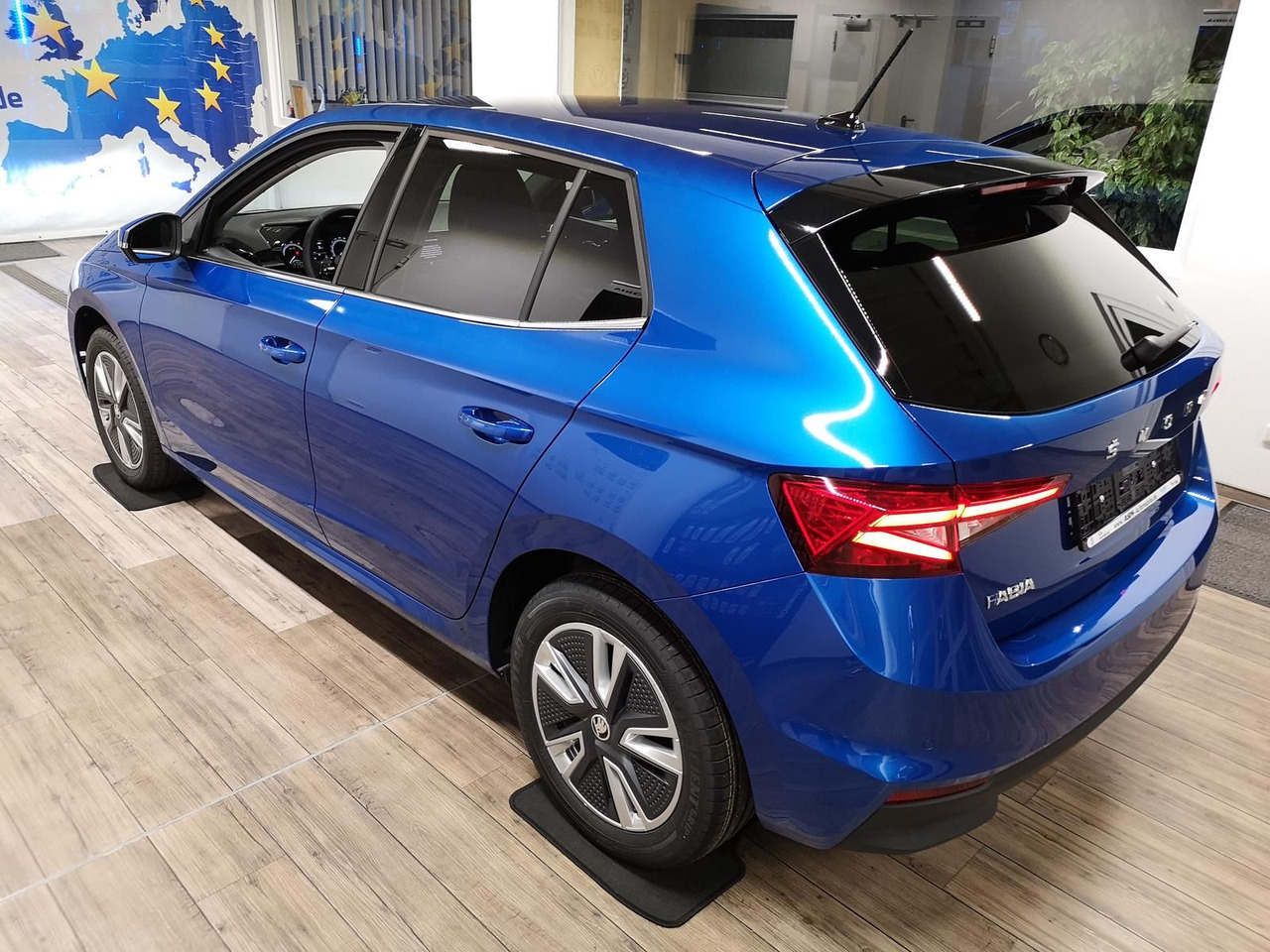 Skoda Fabia Style 1,0TSI 81 kW+R-KAM+2xPDC+LED+DAB+SHZ - Limuzina: slika 3 Skoda Fabia Style 1,0TSI 81 kW+R-KAM+2xPDC+LED+DAB+SHZ - Limuzina: slika 3