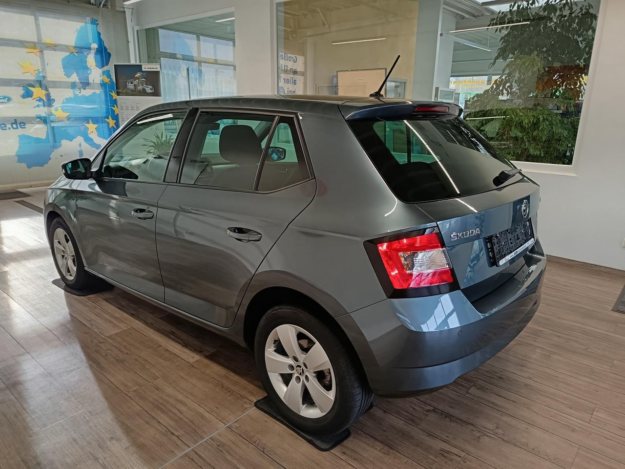 Skoda Fabia Style 1,2 TSI 81 kW DSG*PDC*SHZ*TEMP*KLIMA - Automobil: slika 4 Skoda Fabia Style 1,2 TSI 81 kW DSG*PDC*SHZ*TEMP*KLIMA - Automobil: slika 4