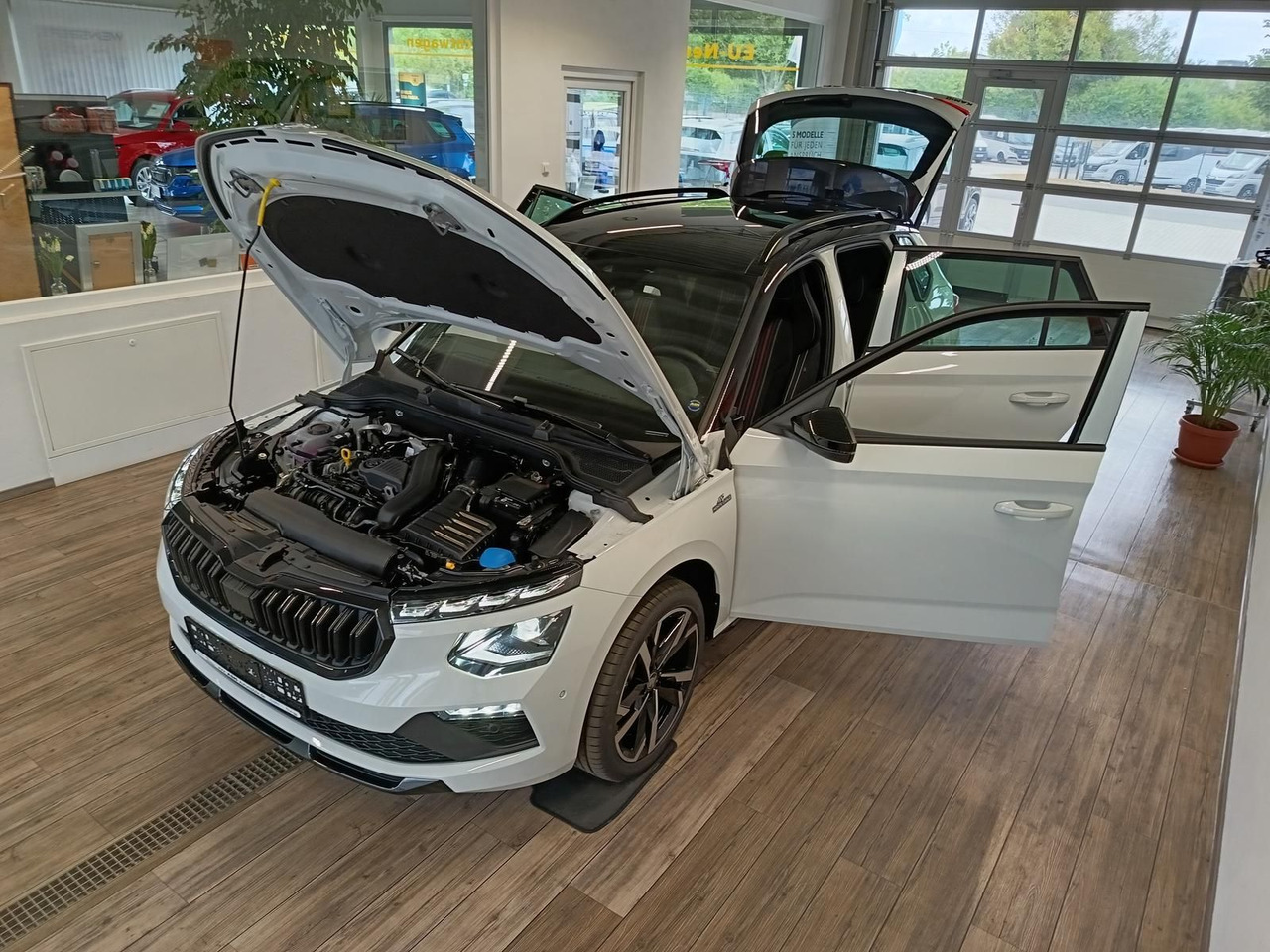 Skoda Kamiq Monte Carlo 1,5 TSI DSG*AHK*PANO*LED*ACC* - SUV: slika 2 Skoda Kamiq Monte Carlo 1,5 TSI DSG*AHK*PANO*LED*ACC* - SUV: slika 2