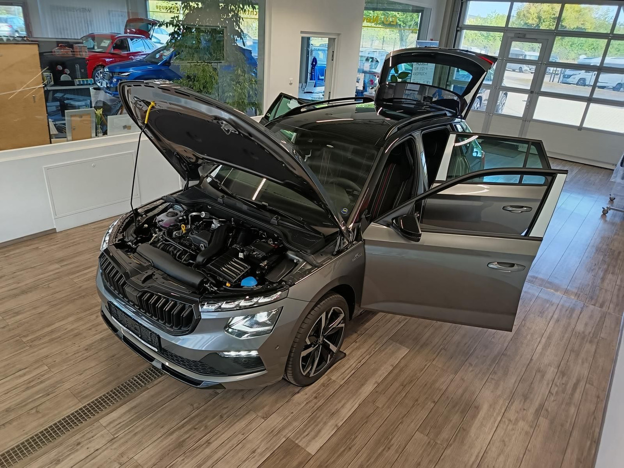 Skoda Kamiq Monte Carlo 1,5 TSI DSG*AHK*PANO*LED*ACC* - SUV: slika 2 Skoda Kamiq Monte Carlo 1,5 TSI DSG*AHK*PANO*LED*ACC* - SUV: slika 2