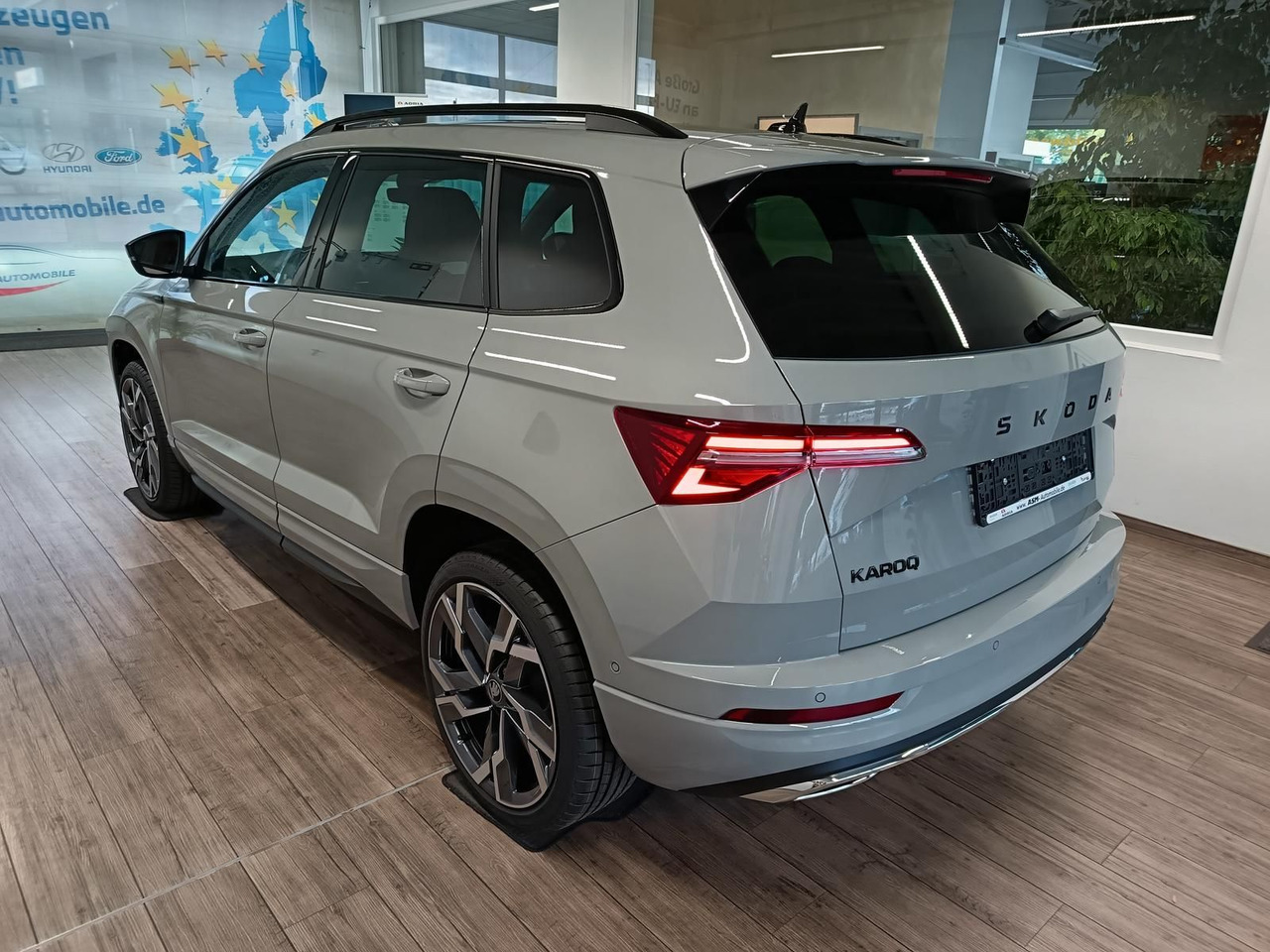 Skoda Karoq Sportline 1,5 TSI DSG*AHK*PSD*STD.HZG*NAVI - SUV: slika 4 Skoda Karoq Sportline 1,5 TSI DSG*AHK*PSD*STD.HZG*NAVI - SUV: slika 4