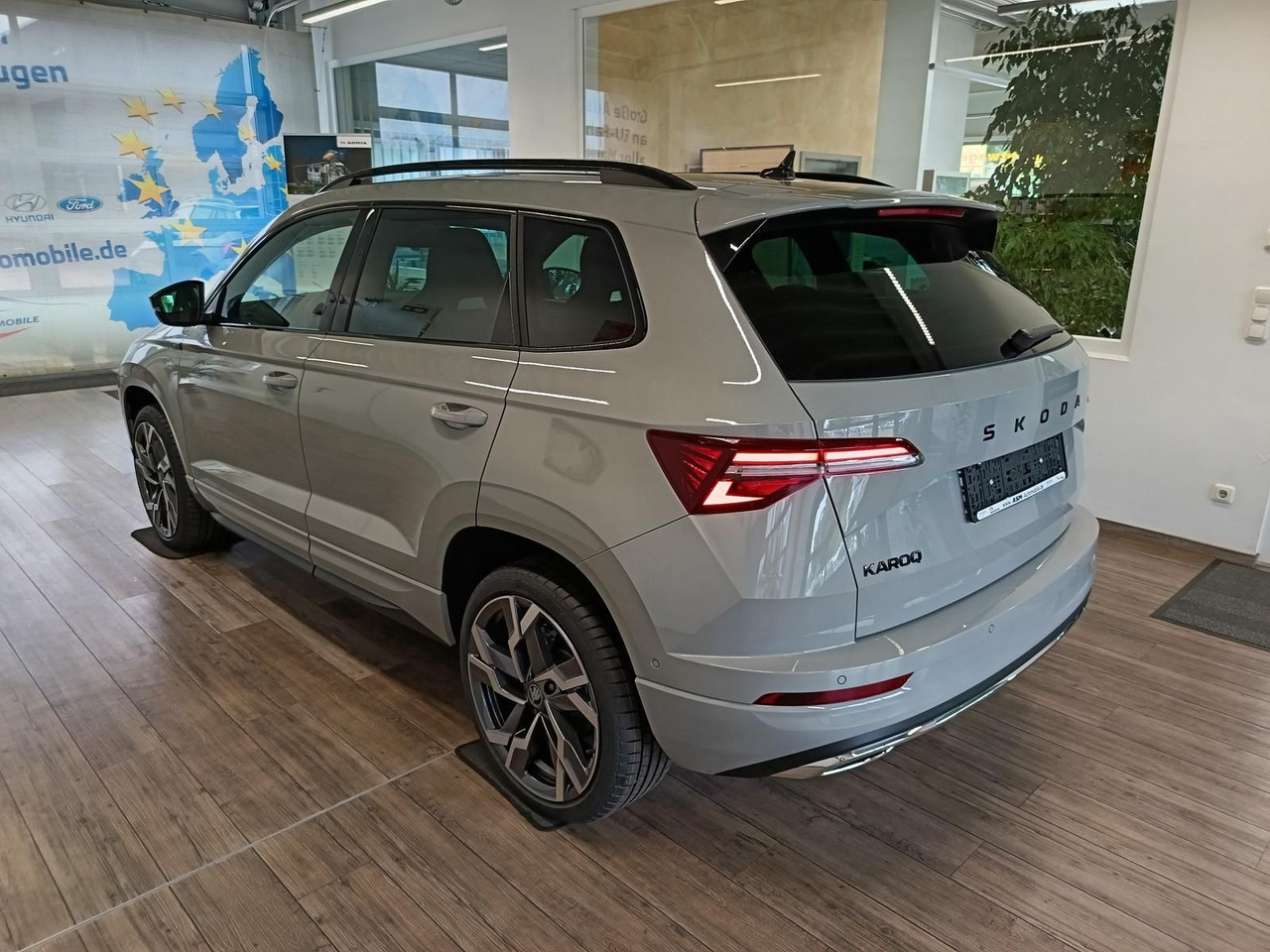 Skoda Karoq Sportline 1,5 TSI DSG*AHK*PSD*STD.HZG*NAVI - SUV: slika 4 Skoda Karoq Sportline 1,5 TSI DSG*AHK*PSD*STD.HZG*NAVI - SUV: slika 4