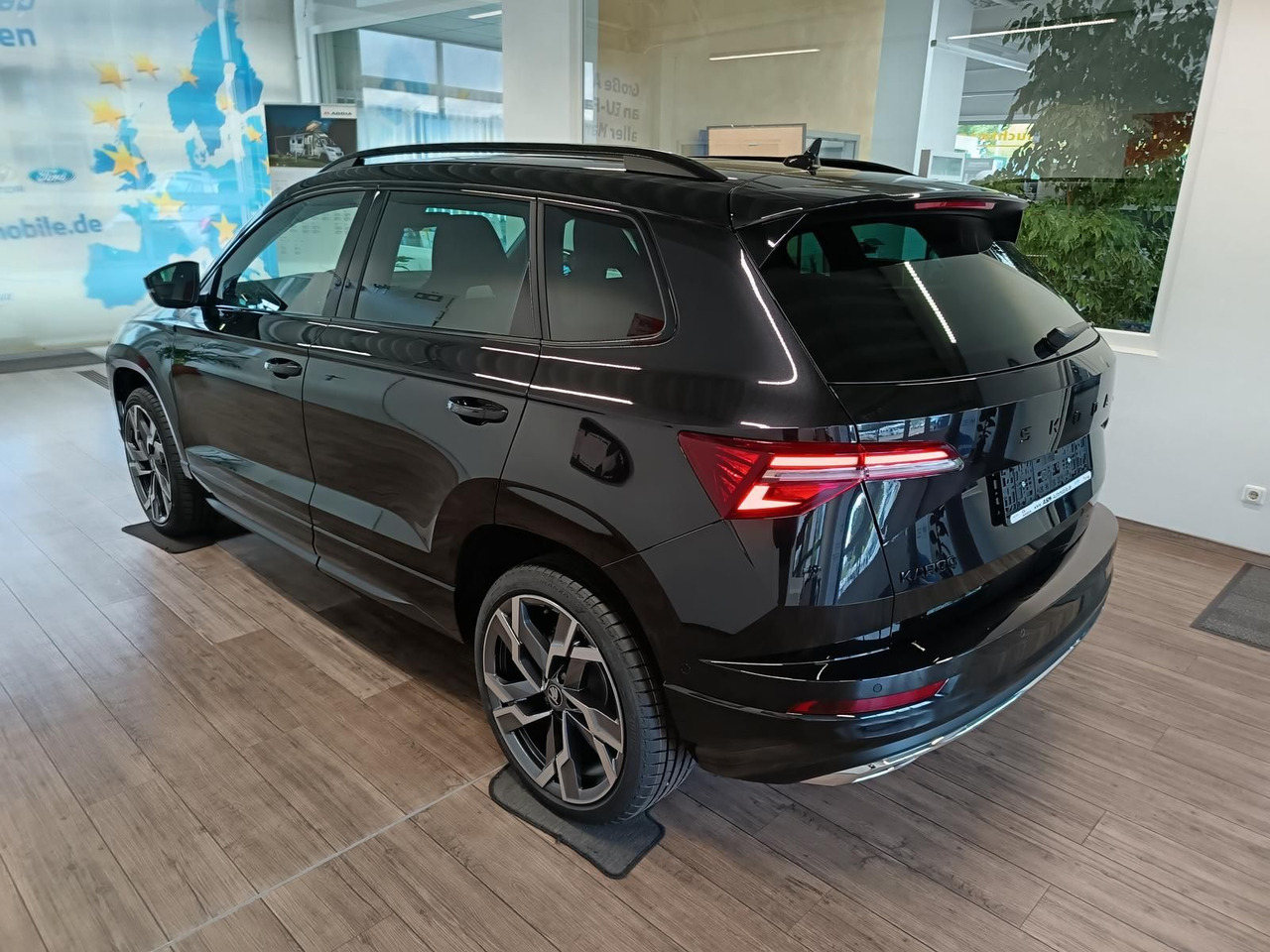 Skoda Karoq Sportline 1,5 TSI DSG*AHK*PSD*STD.HZG*NAVI - SUV: slika 4 Skoda Karoq Sportline 1,5 TSI DSG*AHK*PSD*STD.HZG*NAVI - SUV: slika 4