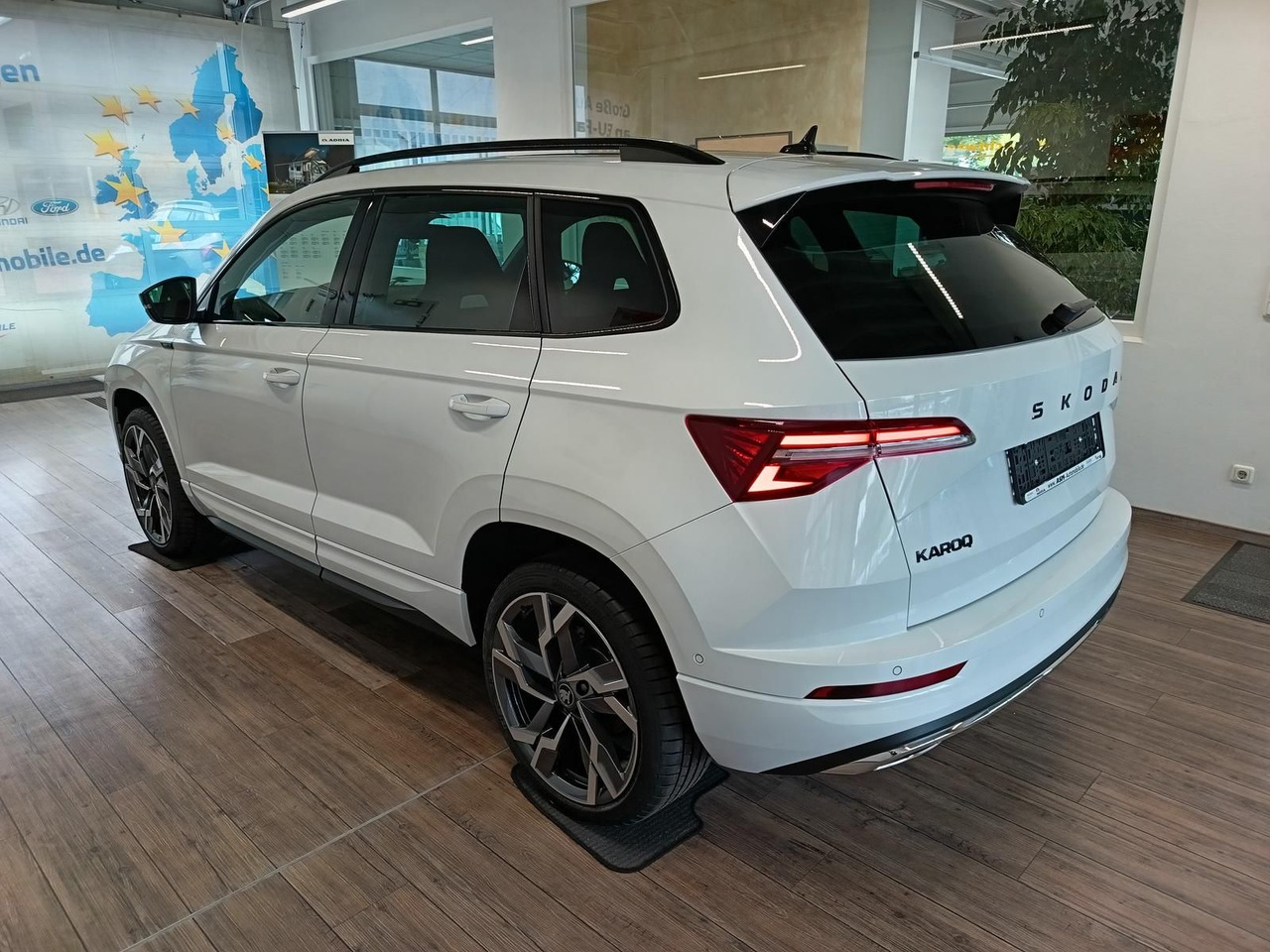 Skoda Karoq Sportline 1,5 TSI DSG*AHK*PSD*STD.HZG*NAVI - SUV: slika 4 Skoda Karoq Sportline 1,5 TSI DSG*AHK*PSD*STD.HZG*NAVI - SUV: slika 4