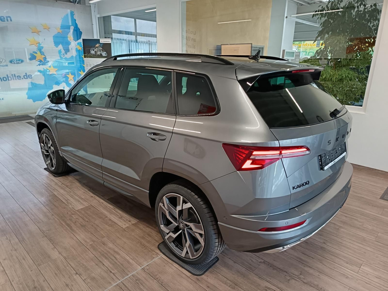 Skoda Karoq Sportline 1,5 TSI DSG*AHK*PSD*STD.HZG*NAVI - SUV: slika 4 Skoda Karoq Sportline 1,5 TSI DSG*AHK*PSD*STD.HZG*NAVI - SUV: slika 4