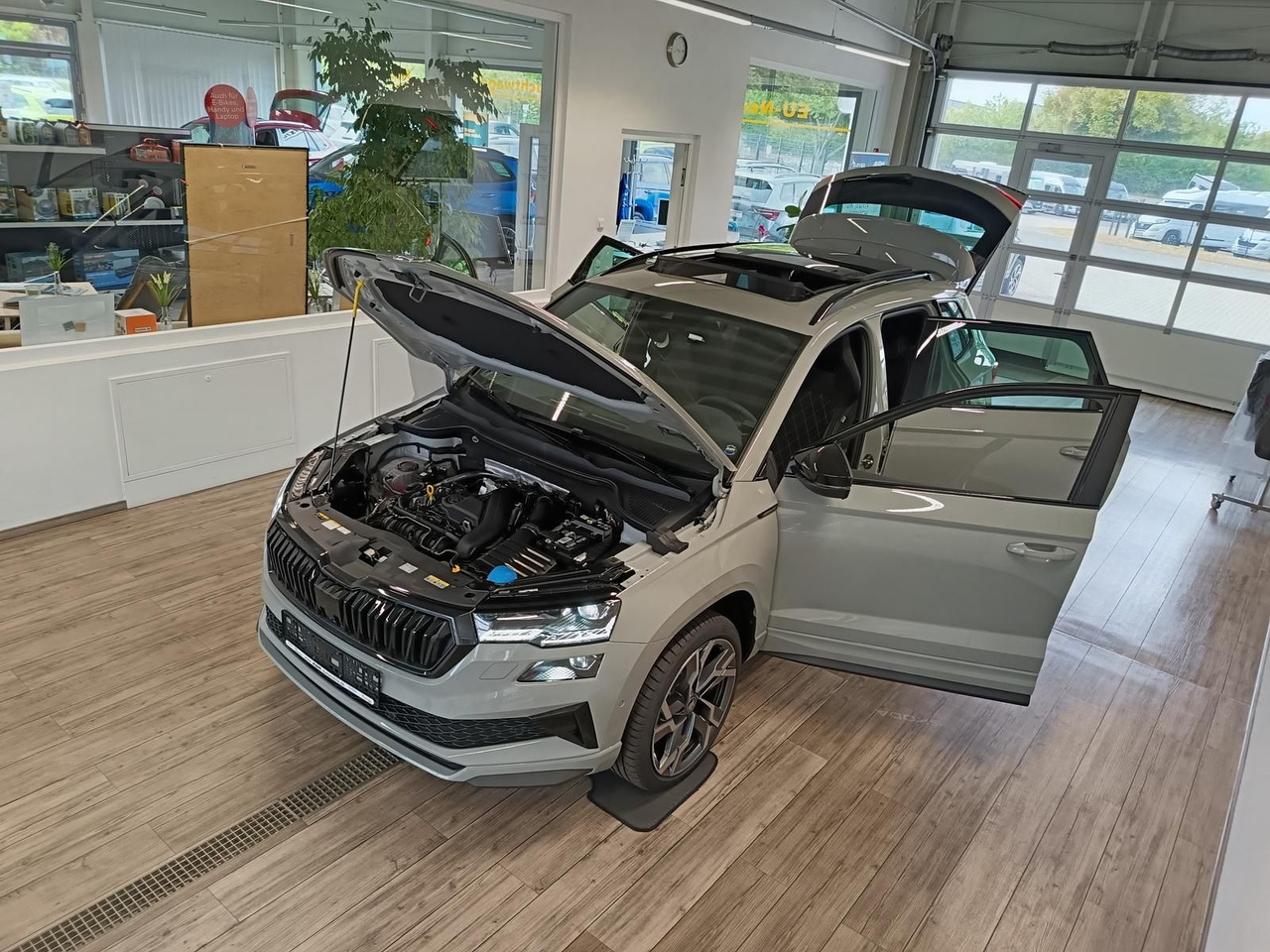 Skoda Karoq Sportline 1,5 TSI DSG*AHK*PSD*STD.HZG*NAVI - SUV: slika 2 Skoda Karoq Sportline 1,5 TSI DSG*AHK*PSD*STD.HZG*NAVI - SUV: slika 2