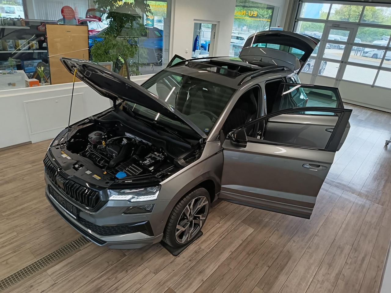 Skoda Karoq Sportline 1,5 TSI DSG*AHK*PSD*STD.HZG*NAVI - SUV: slika 2 Skoda Karoq Sportline 1,5 TSI DSG*AHK*PSD*STD.HZG*NAVI - SUV: slika 2