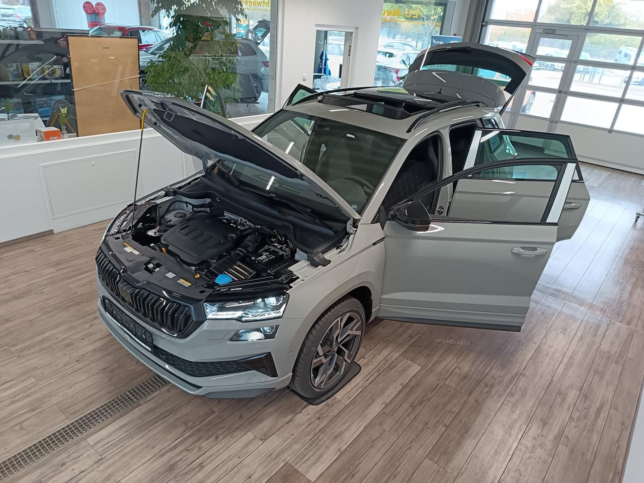 Skoda Karoq Sportline 2,0 TDI 4x4*AHK*PSD*STD.HZG*DCC* - SUV: slika 2 Skoda Karoq Sportline 2,0 TDI 4x4*AHK*PSD*STD.HZG*DCC* - SUV: slika 2